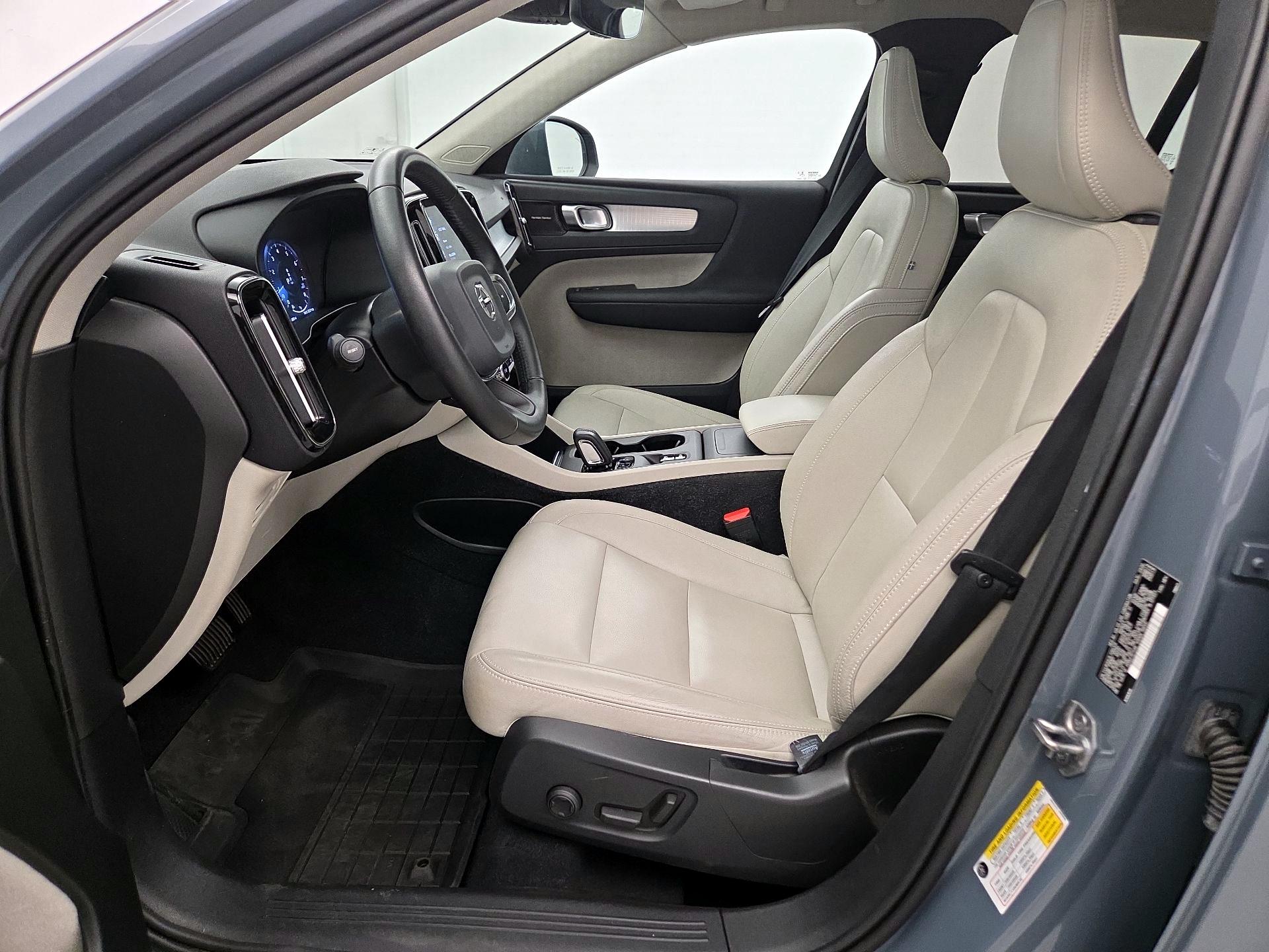 Thumbnail: 2020 Volvo XC40 - 11