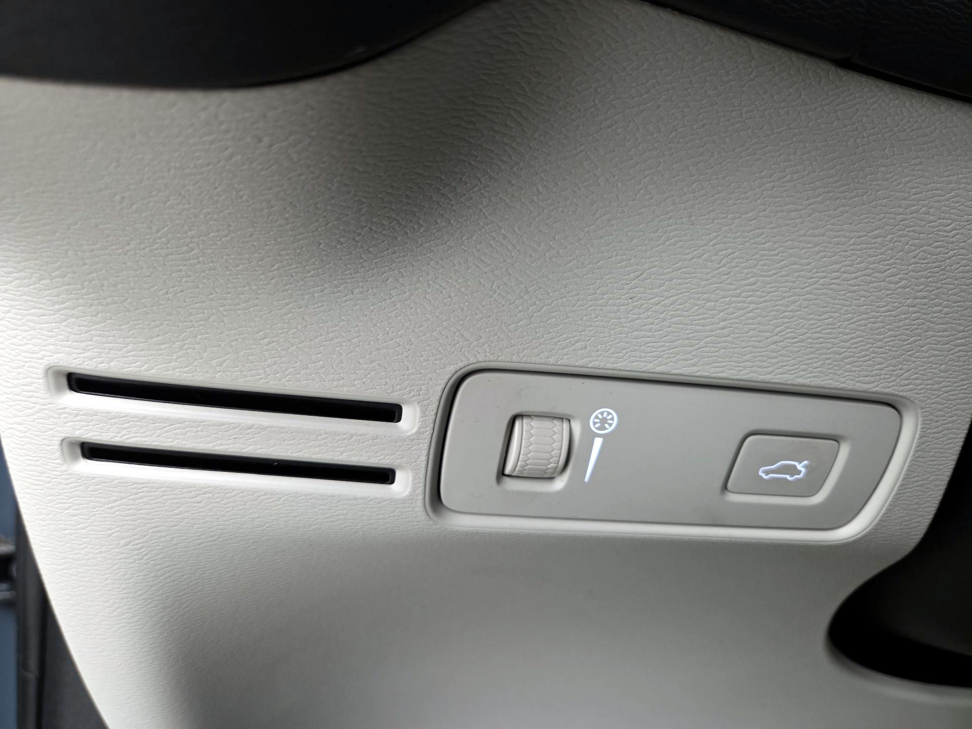 Thumbnail: 2020 Volvo XC40 - 13