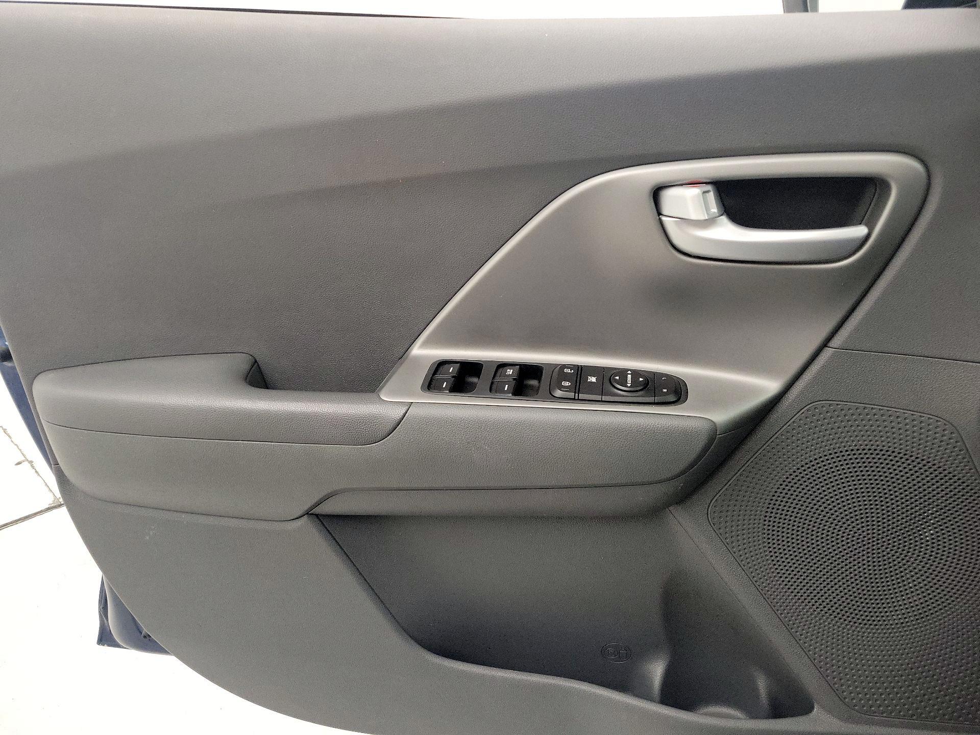 Thumbnail: 2019 Kia Niro - 12