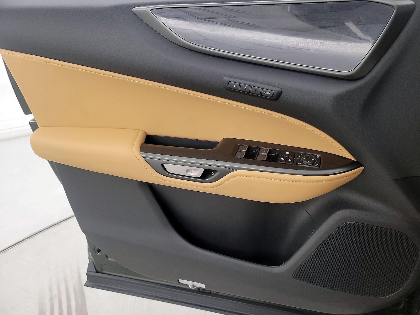 2025 Lexus NX Hybrid 350h - Photo 13