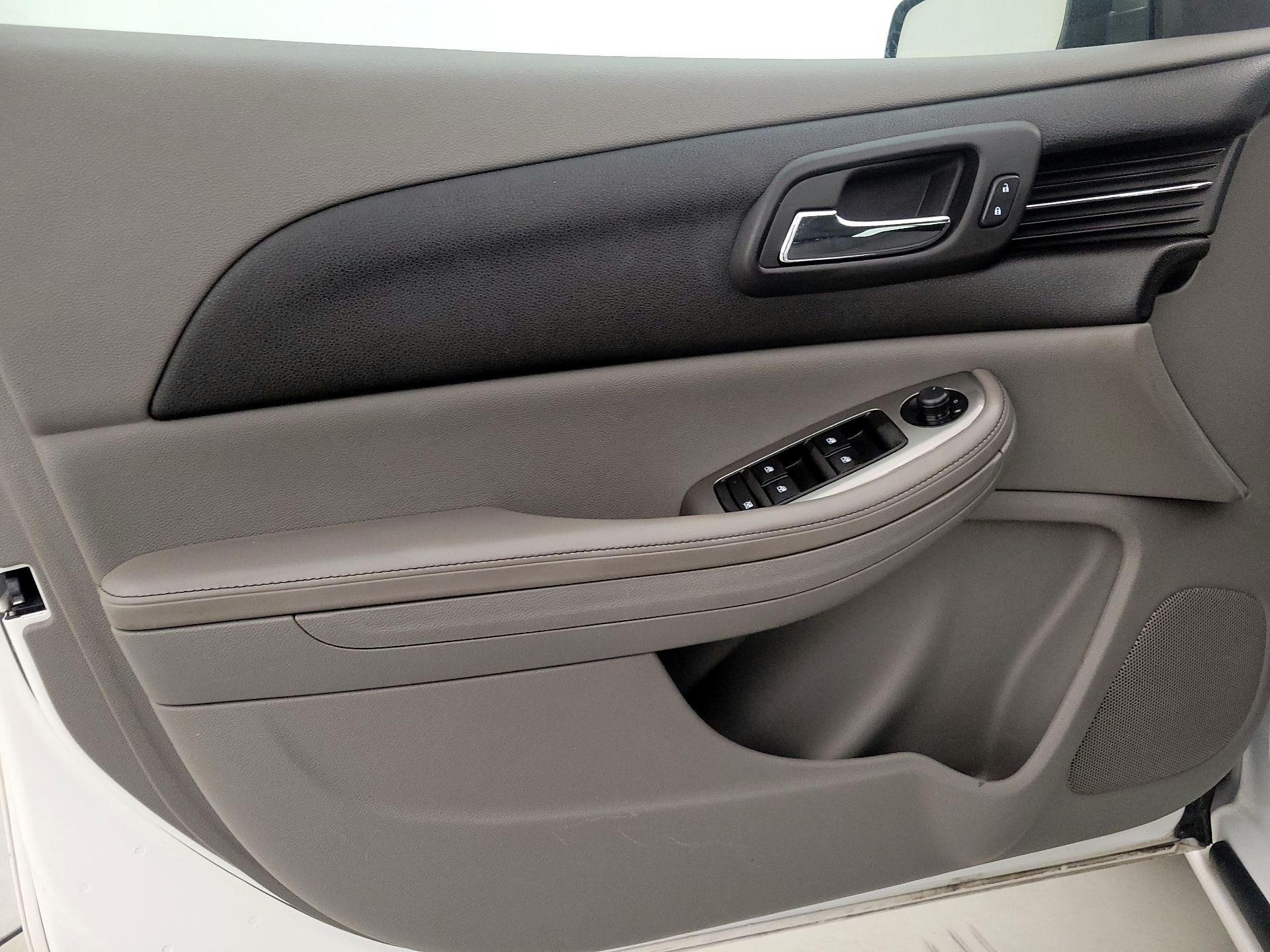 Thumbnail: 2016 Chevrolet Malibu - 12