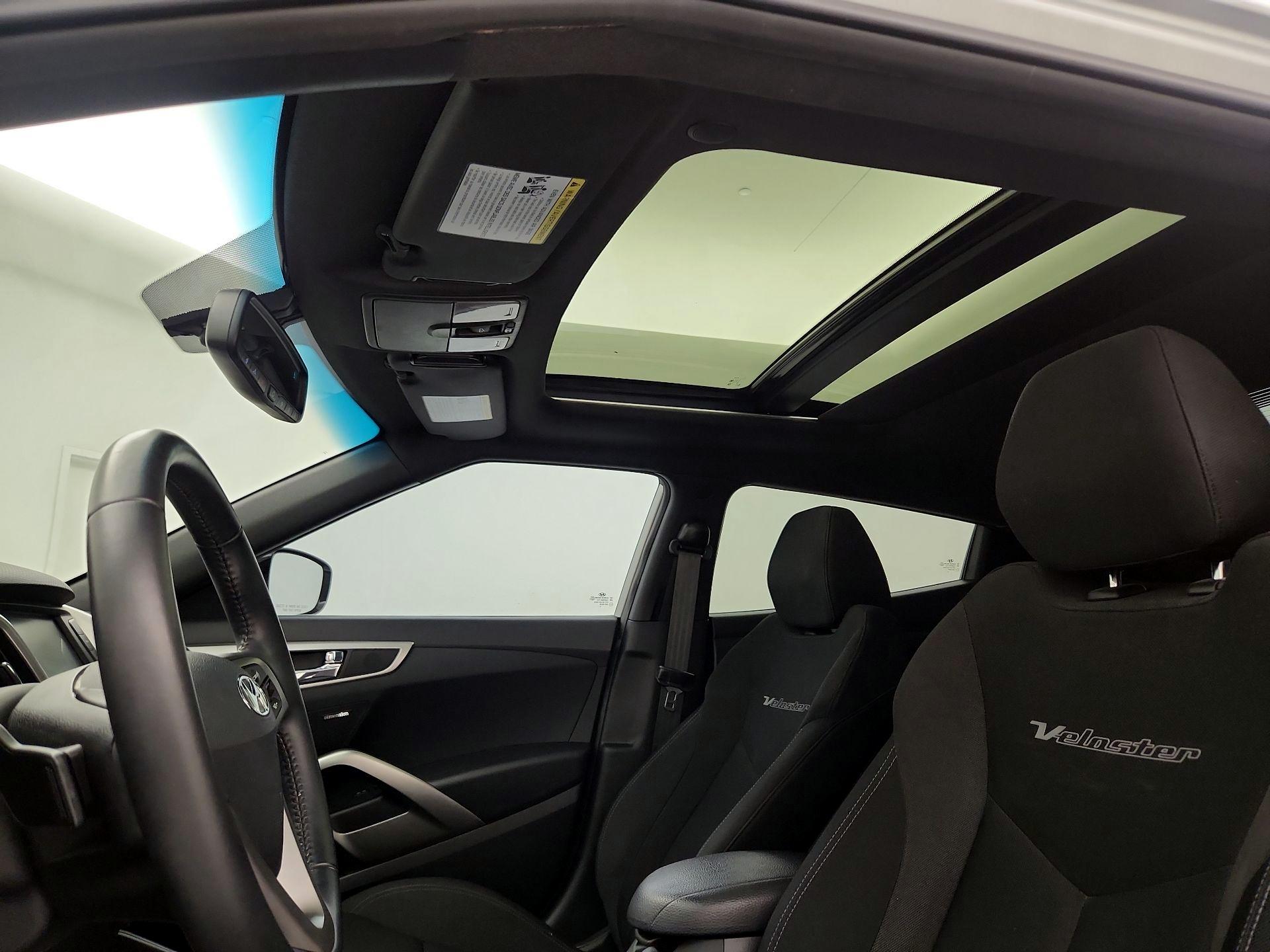 Thumbnail: 2017 Hyundai Veloster - 20
