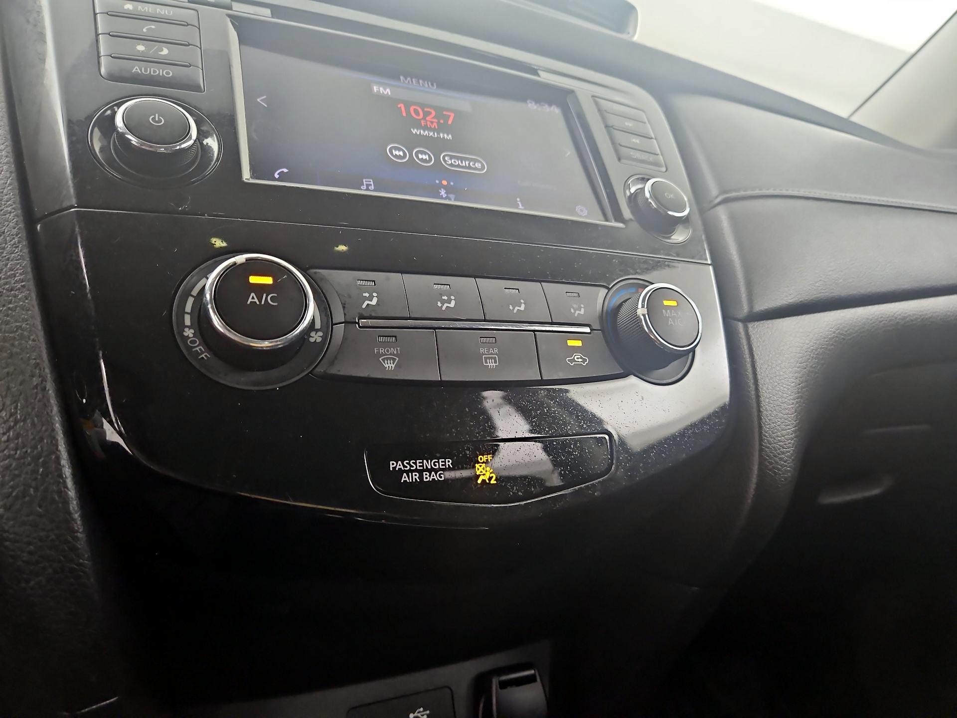 Thumbnail: 2018 Nissan Rogue - 16