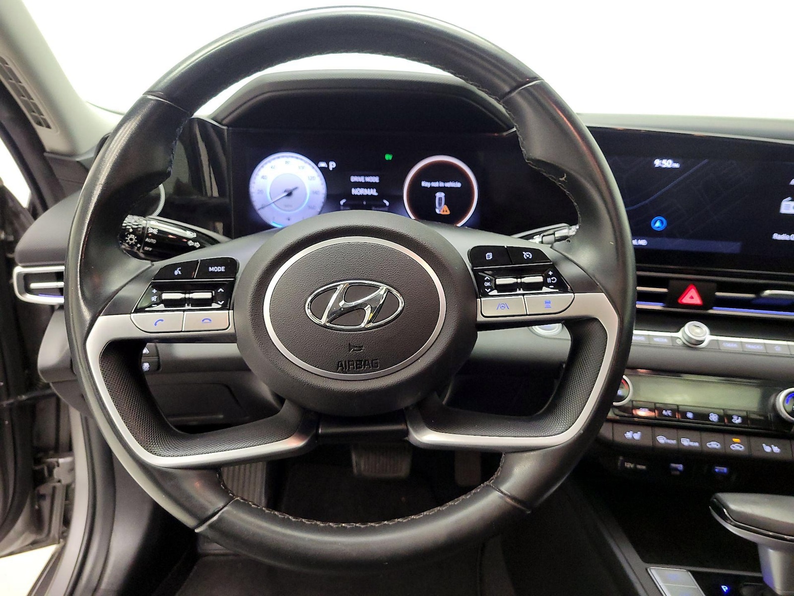 2023 Hyundai Elantra Limited - Photo 11