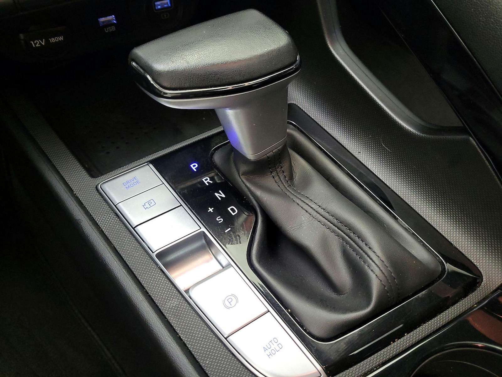 2023 Hyundai Elantra Limited - Photo 19