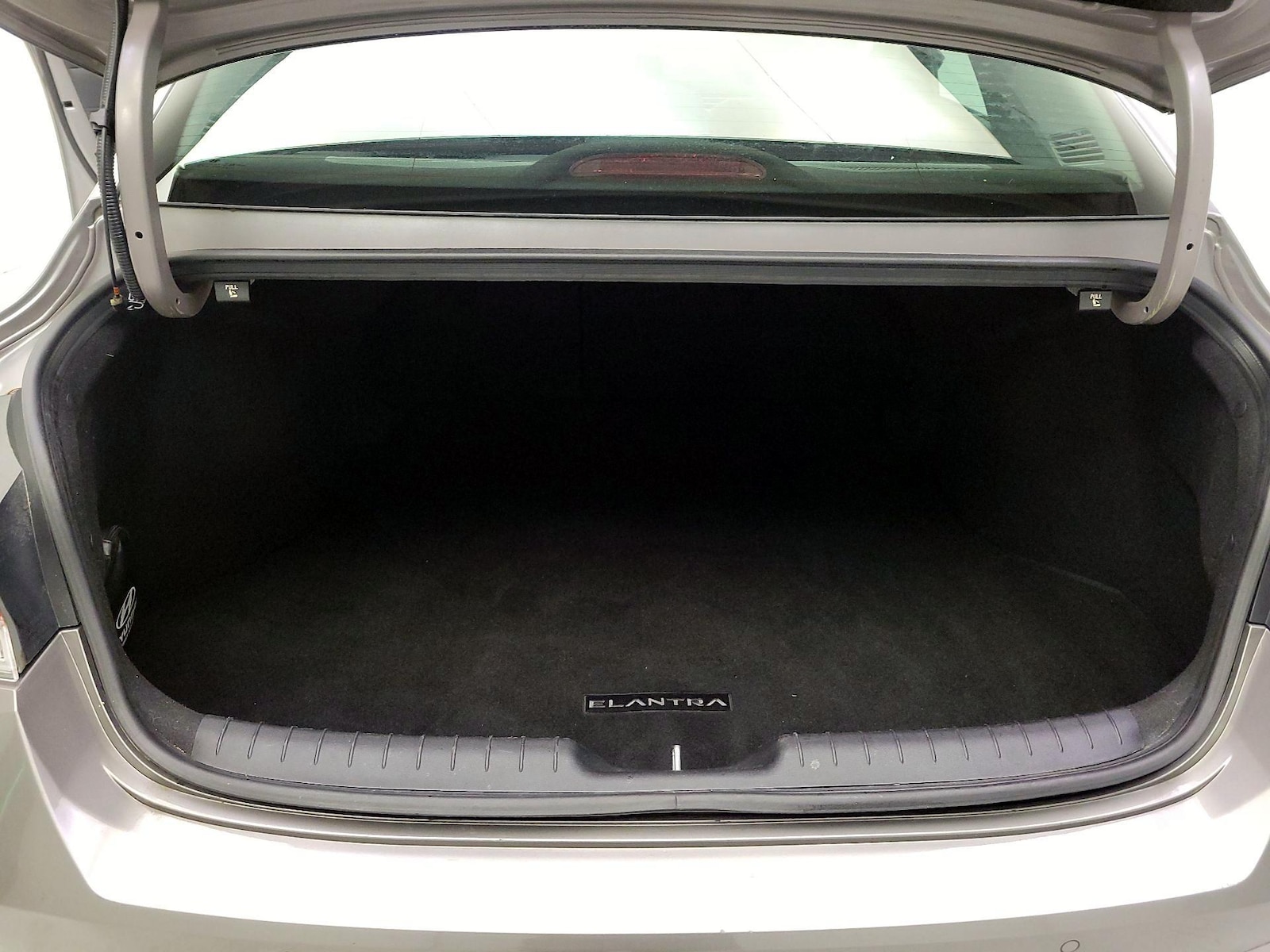 2023 Hyundai Elantra Limited - Photo 23
