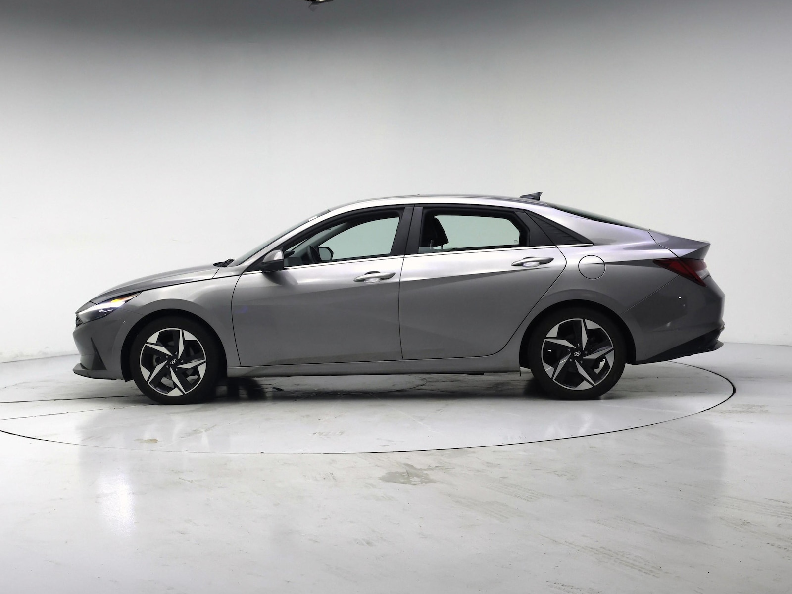 2023 Hyundai Elantra Limited - Photo 4