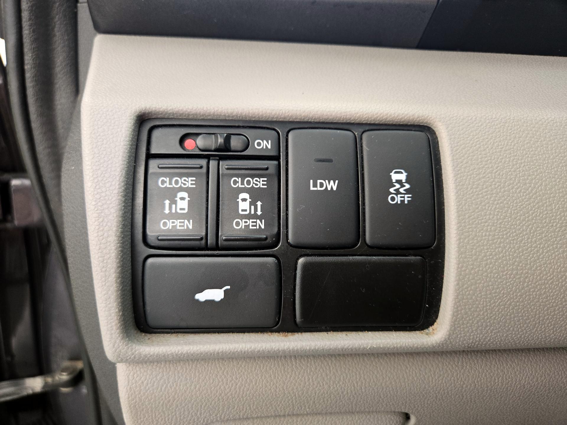 Thumbnail: 2016 Honda Odyssey - 13
