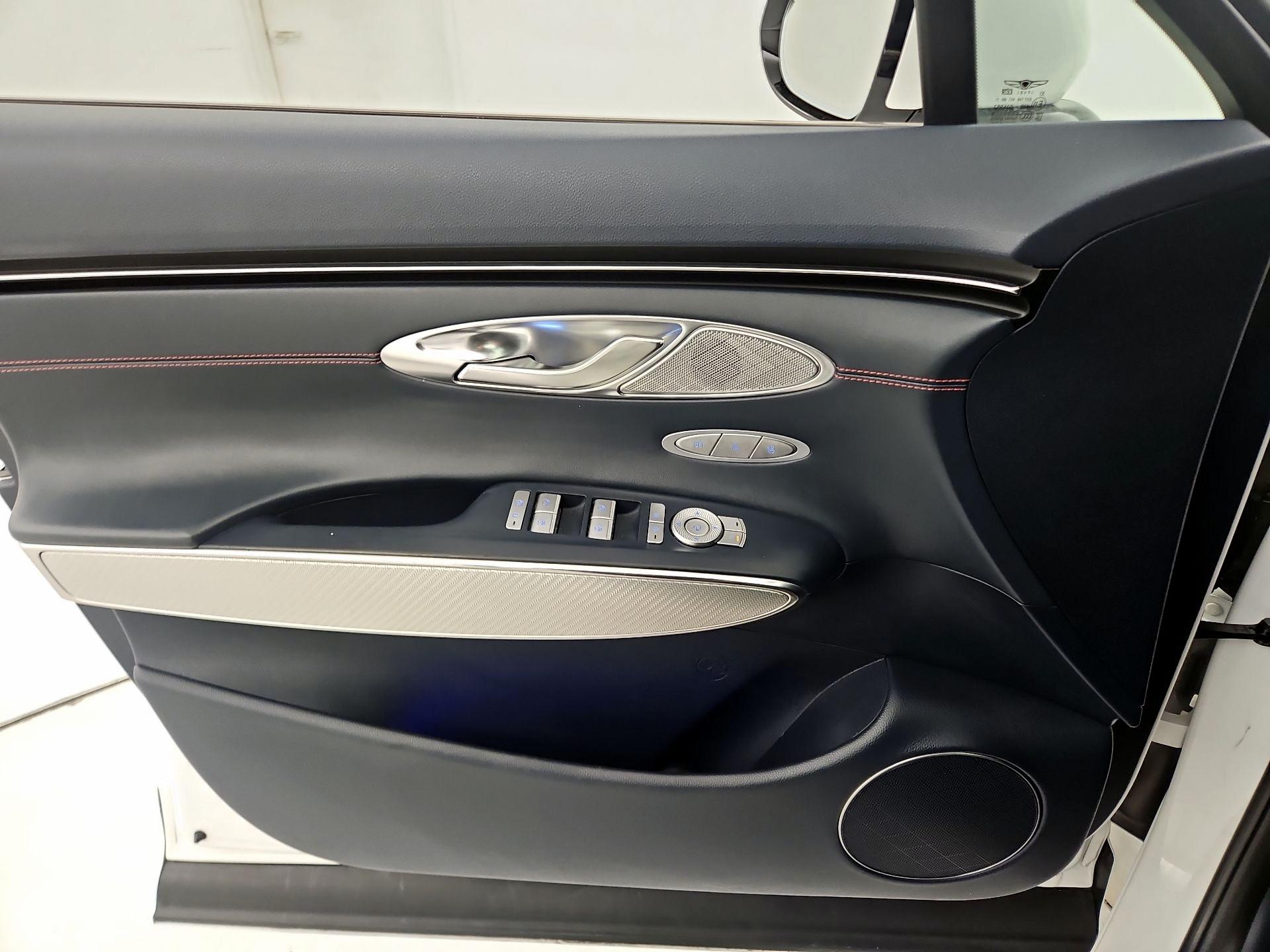 Thumbnail: 2022 Genesis GV70 - 12
