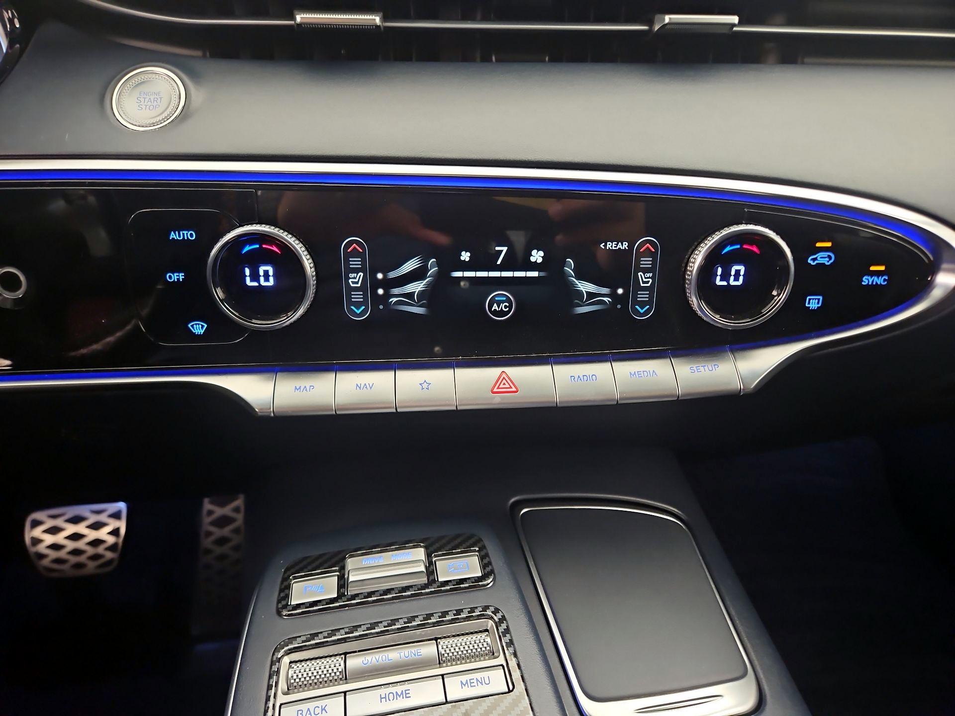 Thumbnail: 2022 Genesis GV70 - 17