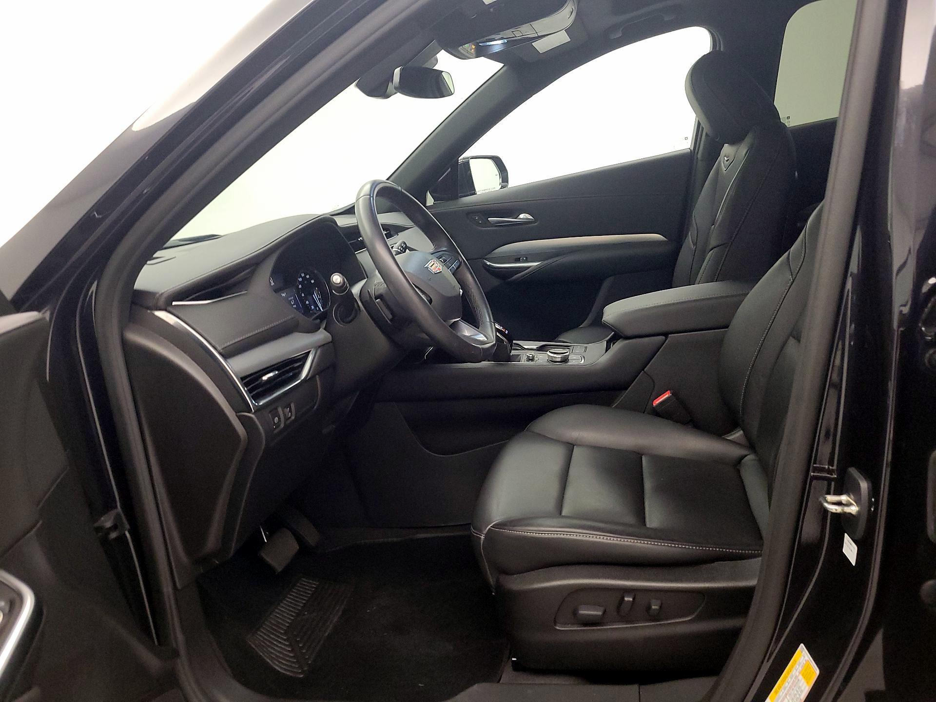 Thumbnail: 2023 Cadillac XT4 - 11