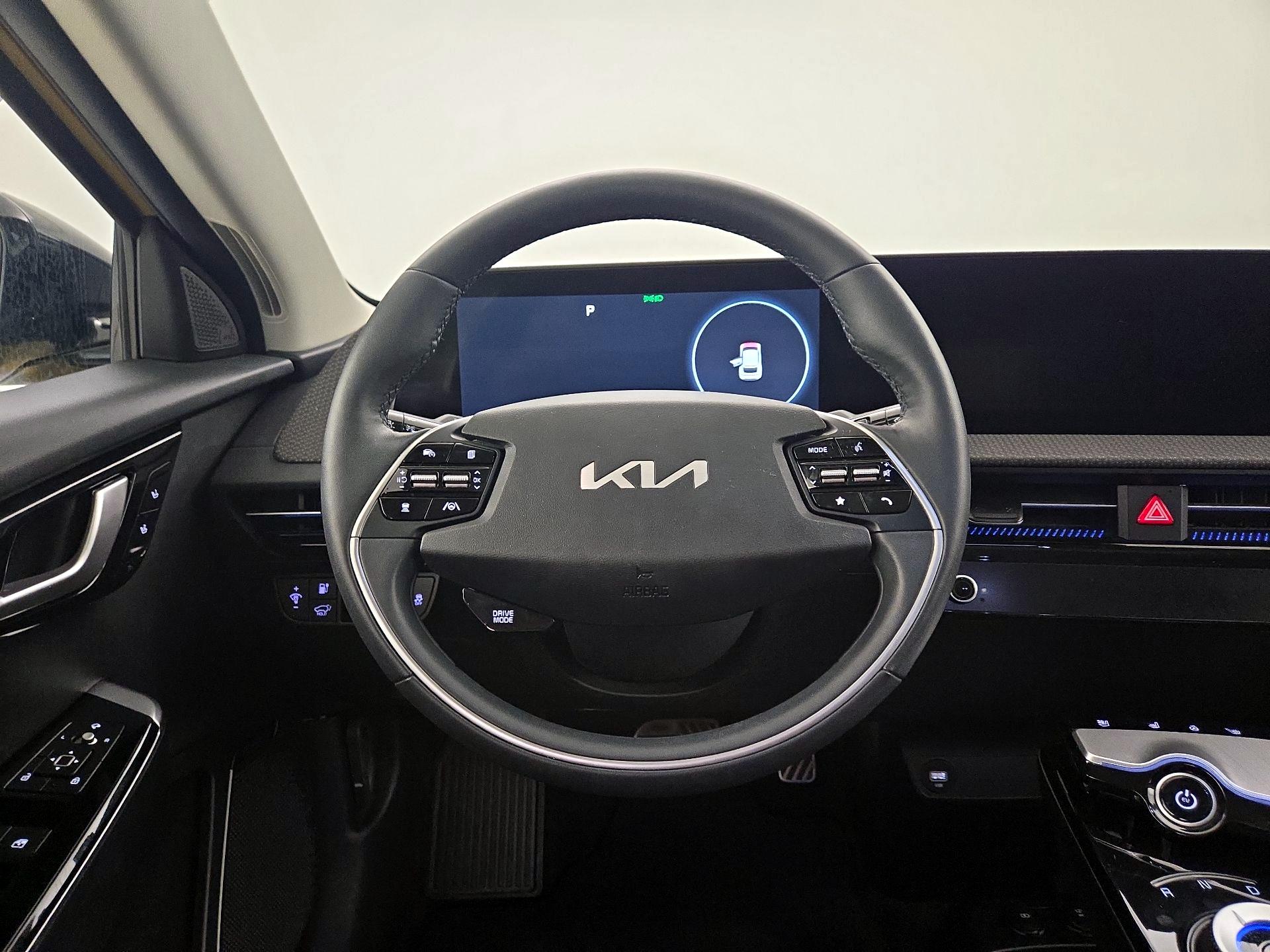 Thumbnail: 2022 Kia EV6 - 10