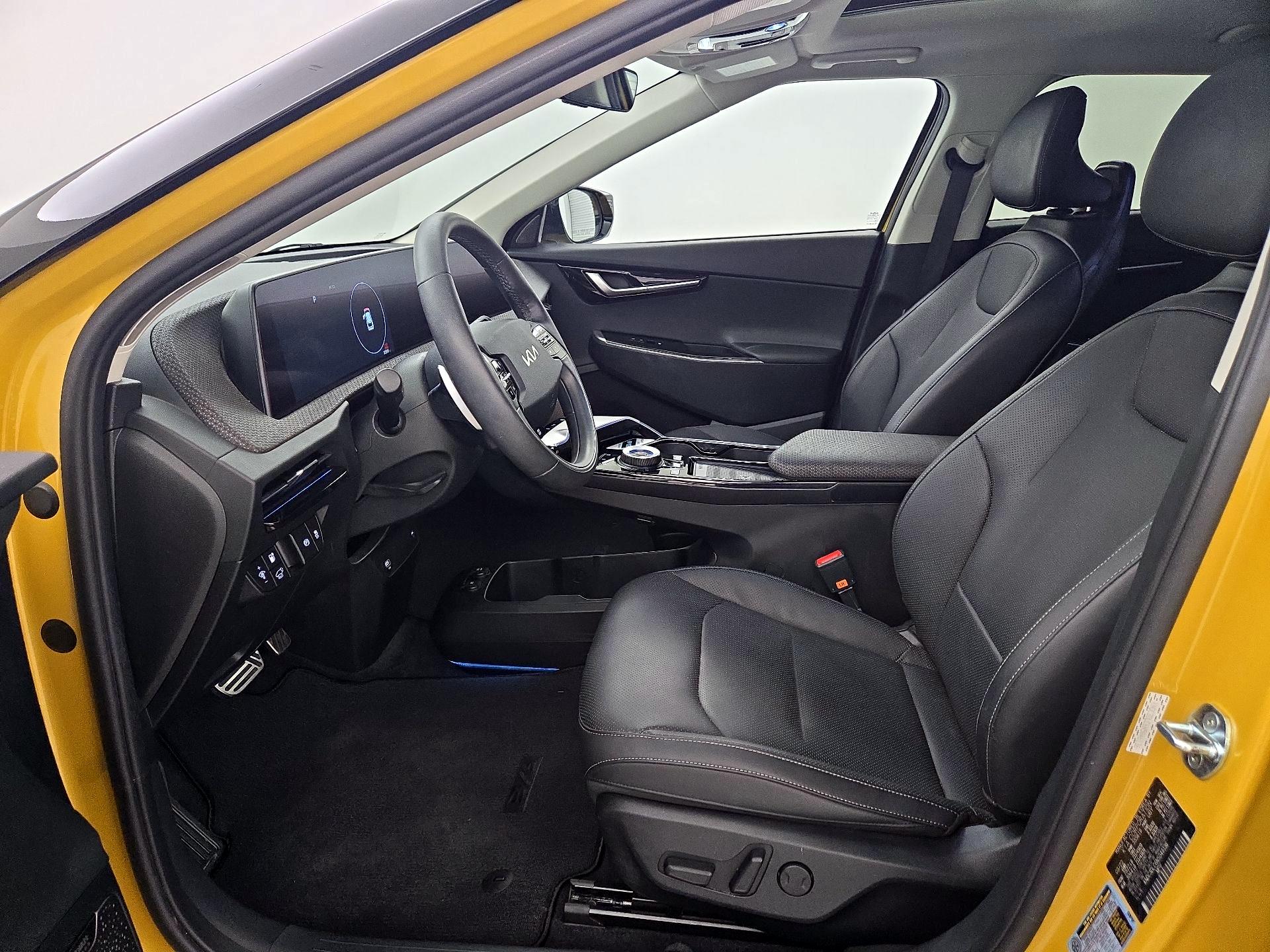 Thumbnail: 2022 Kia EV6 - 11