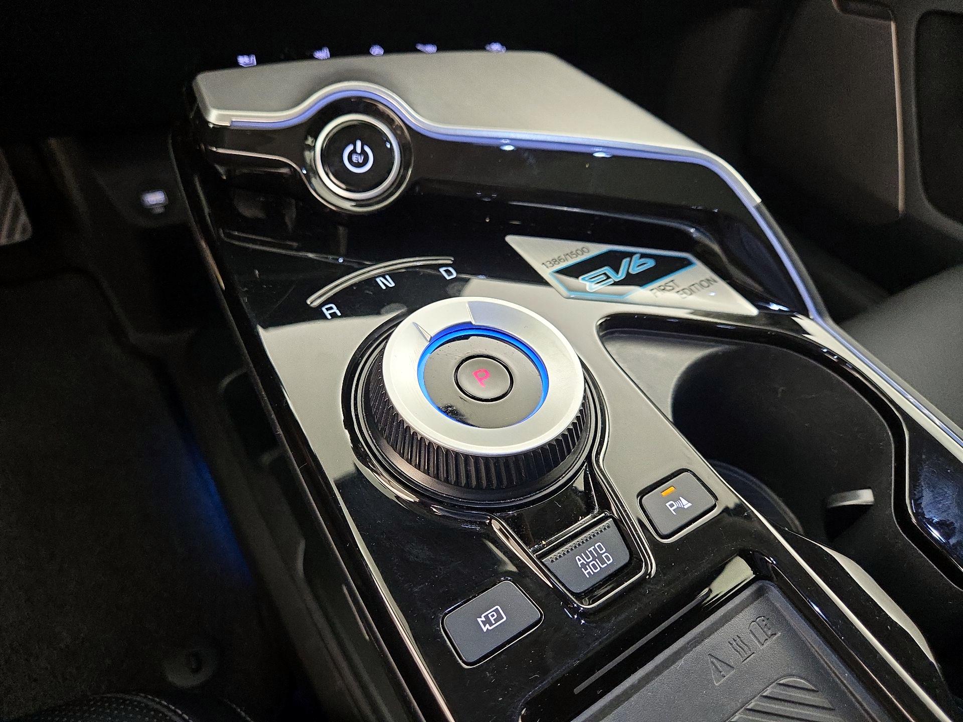 Thumbnail: 2022 Kia EV6 - 18