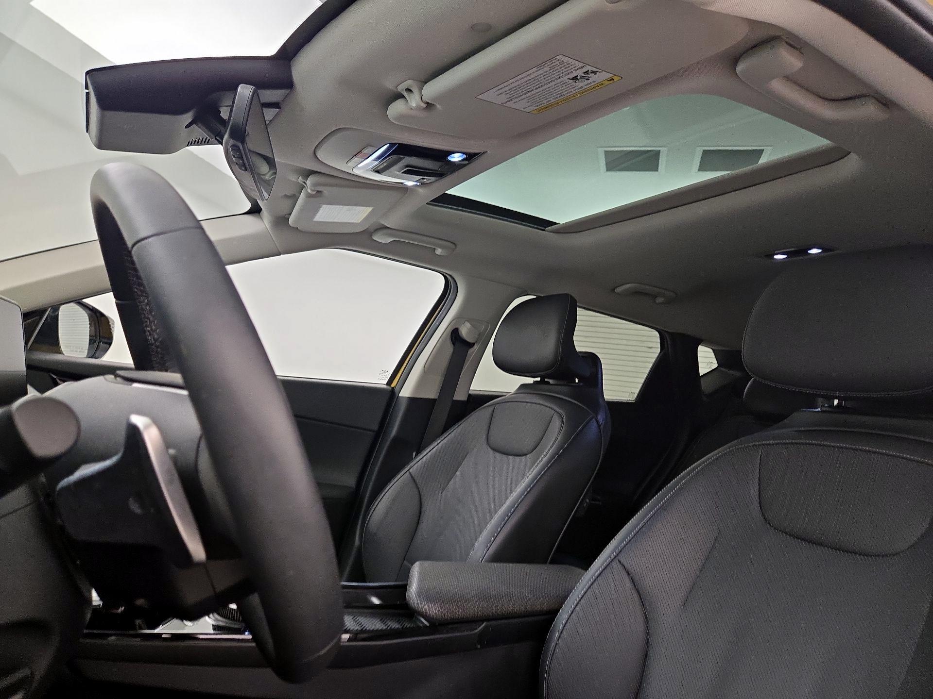 Thumbnail: 2022 Kia EV6 - 20