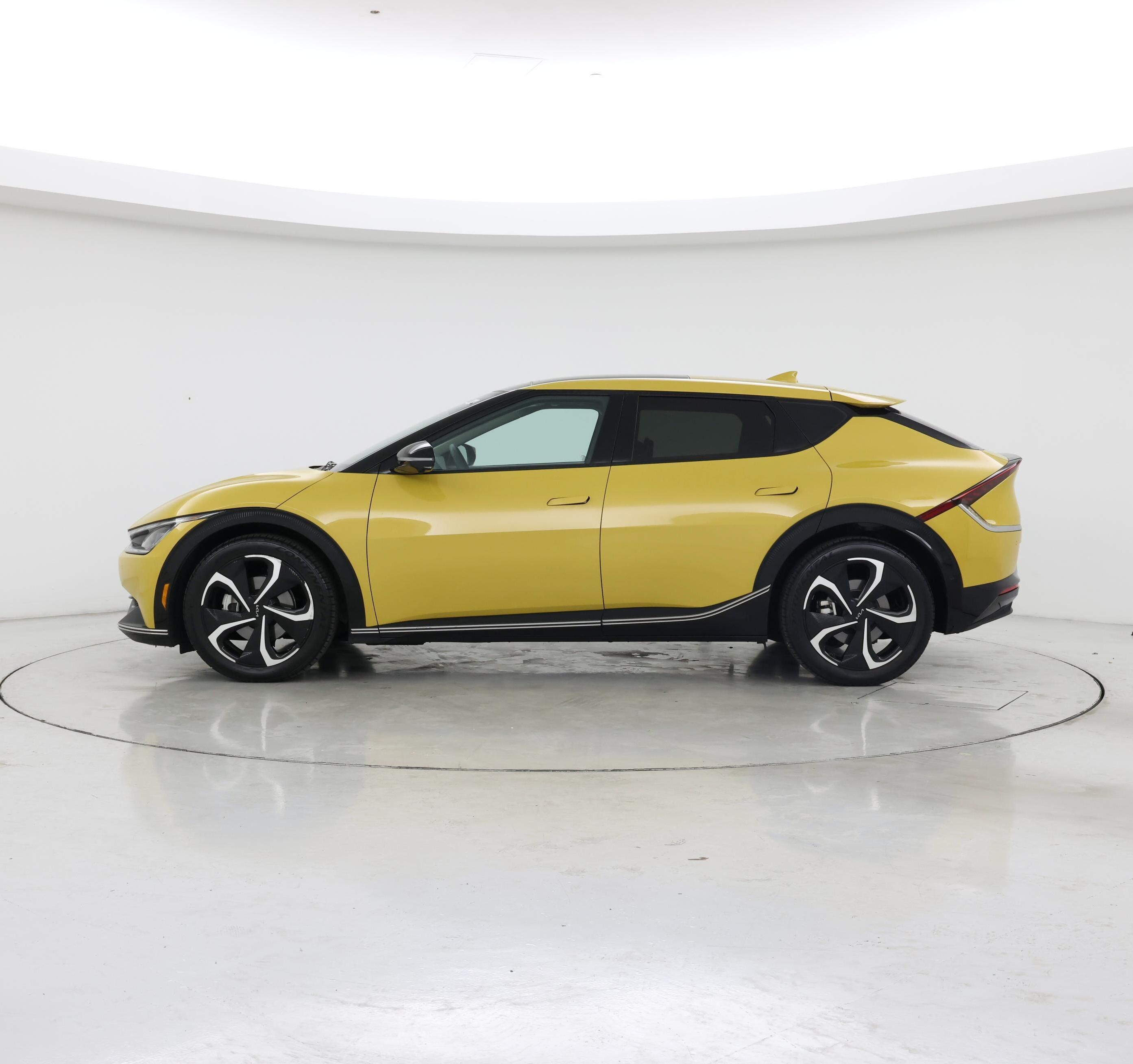 Thumbnail: 2022 Kia EV6 - 3