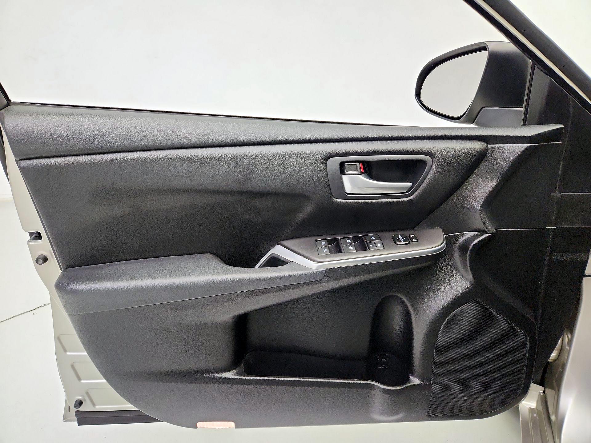 Thumbnail: 2016 Toyota Camry - 12