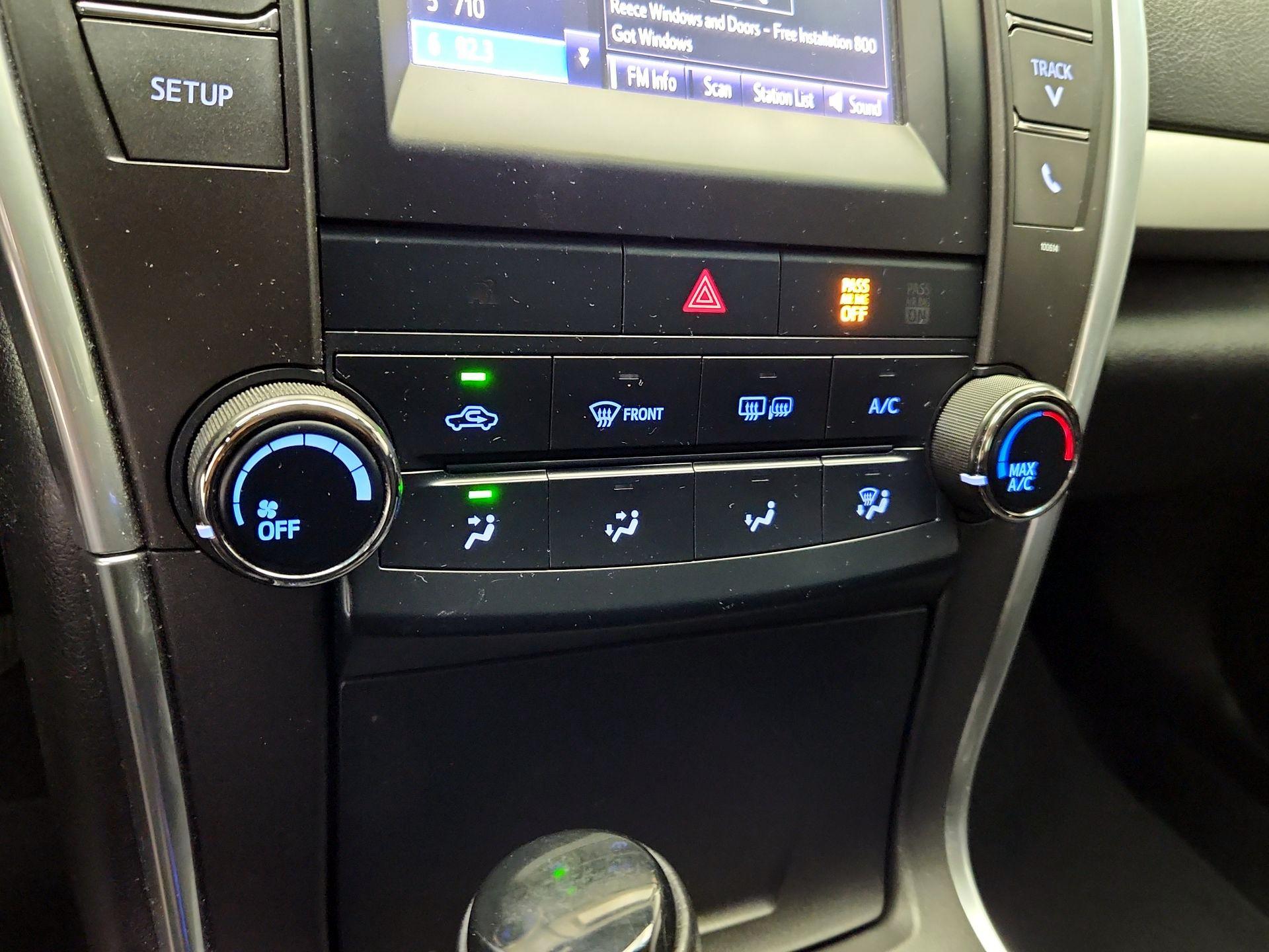 Thumbnail: 2016 Toyota Camry - 16