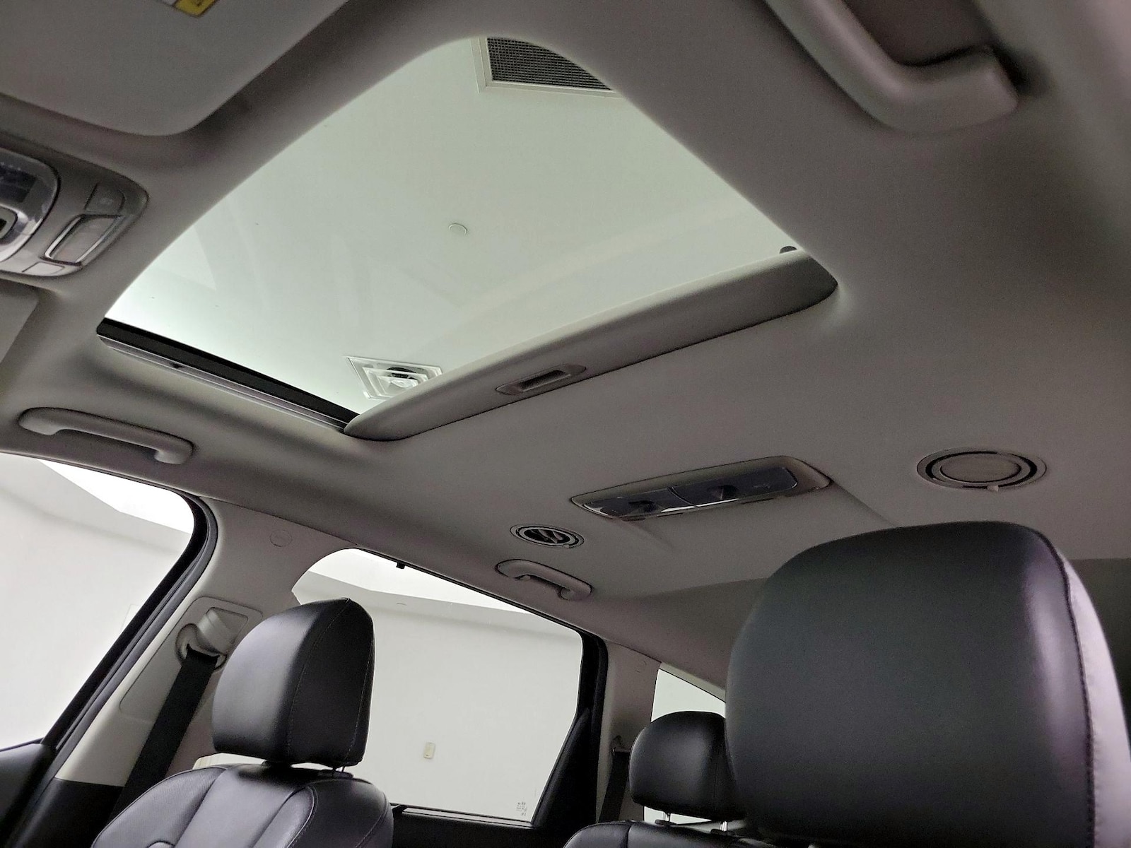Sunroof(s) & Overhead Airbags