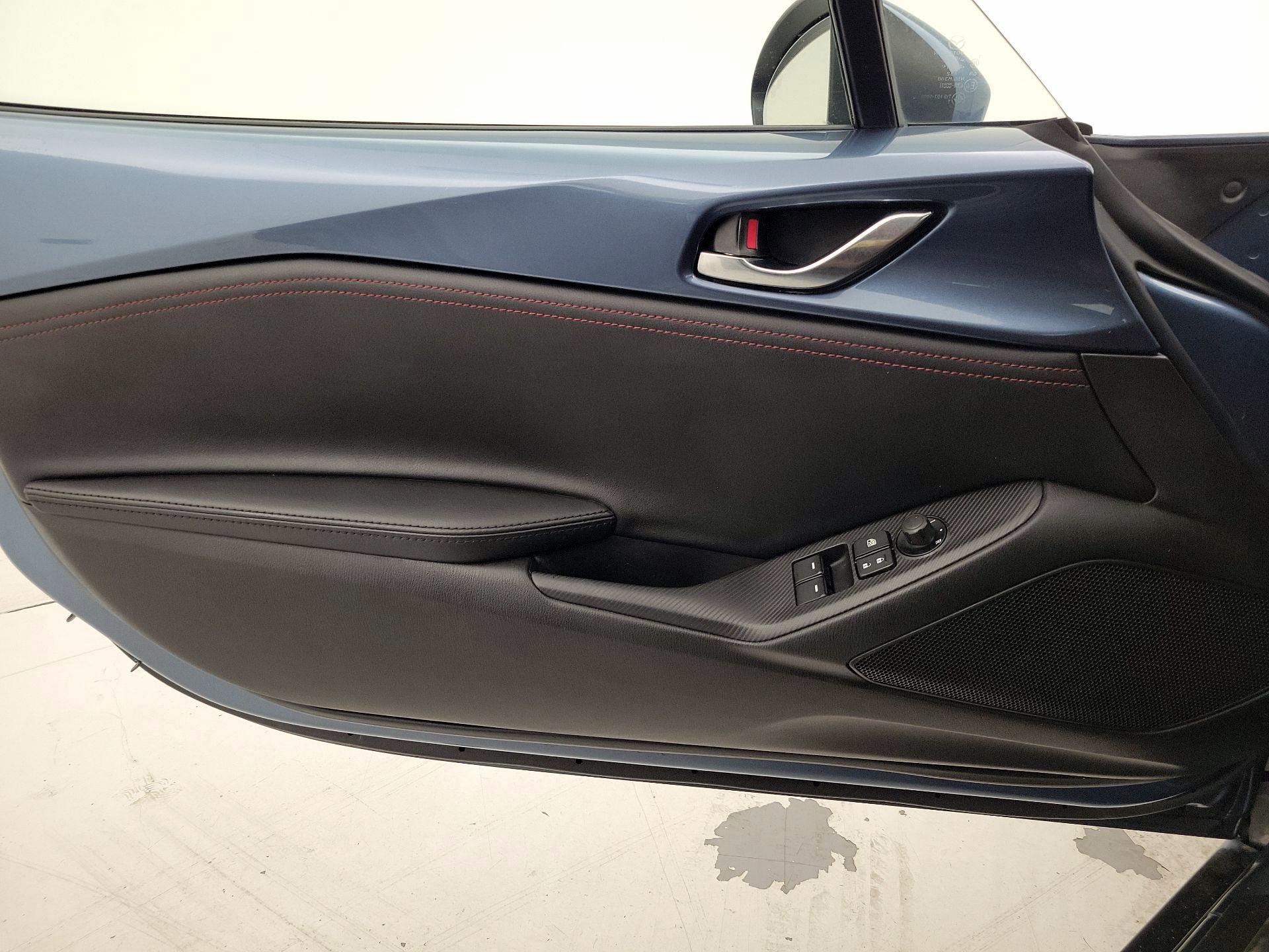Thumbnail: 2017 Mazda MX-5 Miata - 12