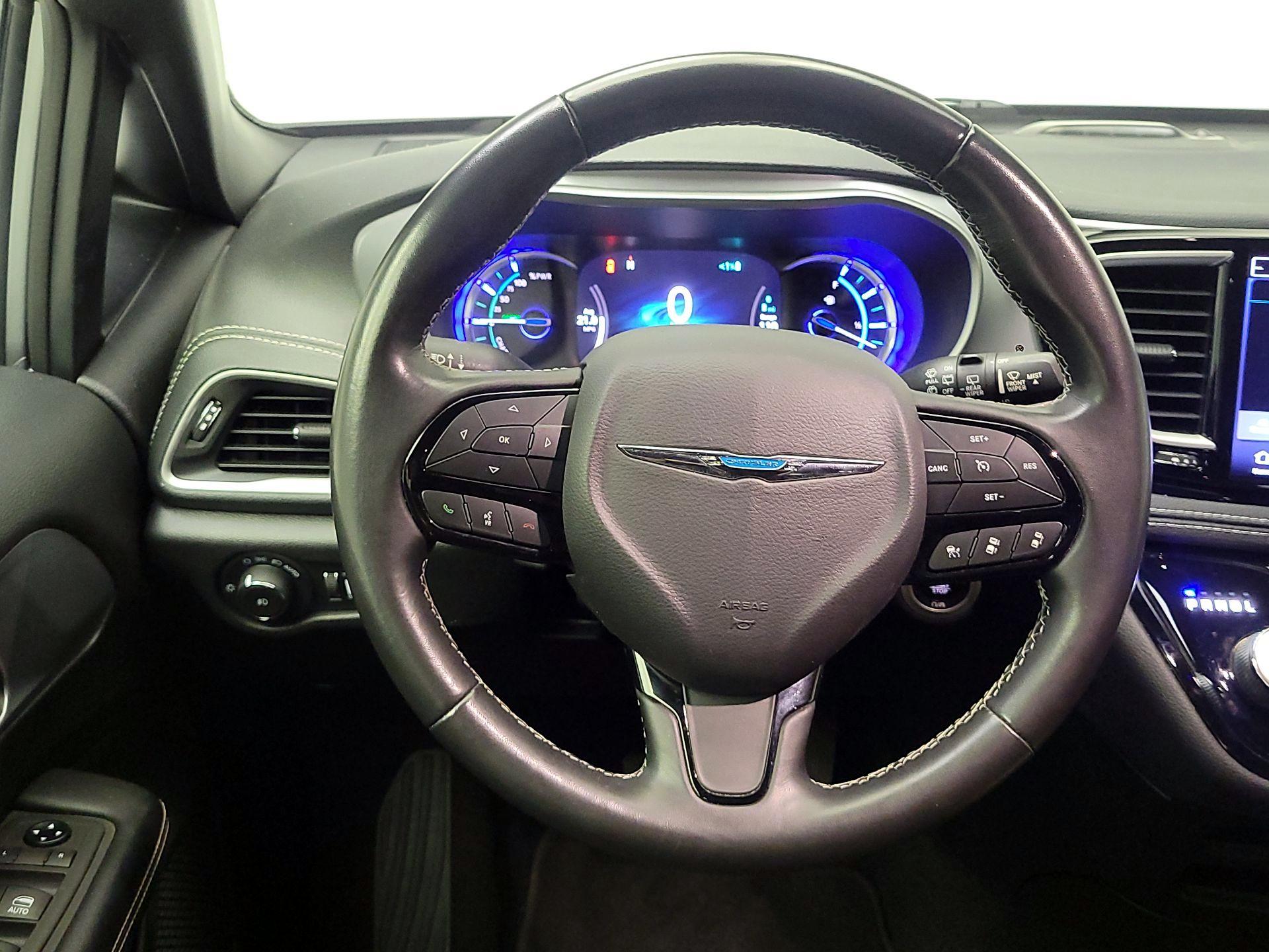 Thumbnail: 2021 Chrysler Pacifica - 10
