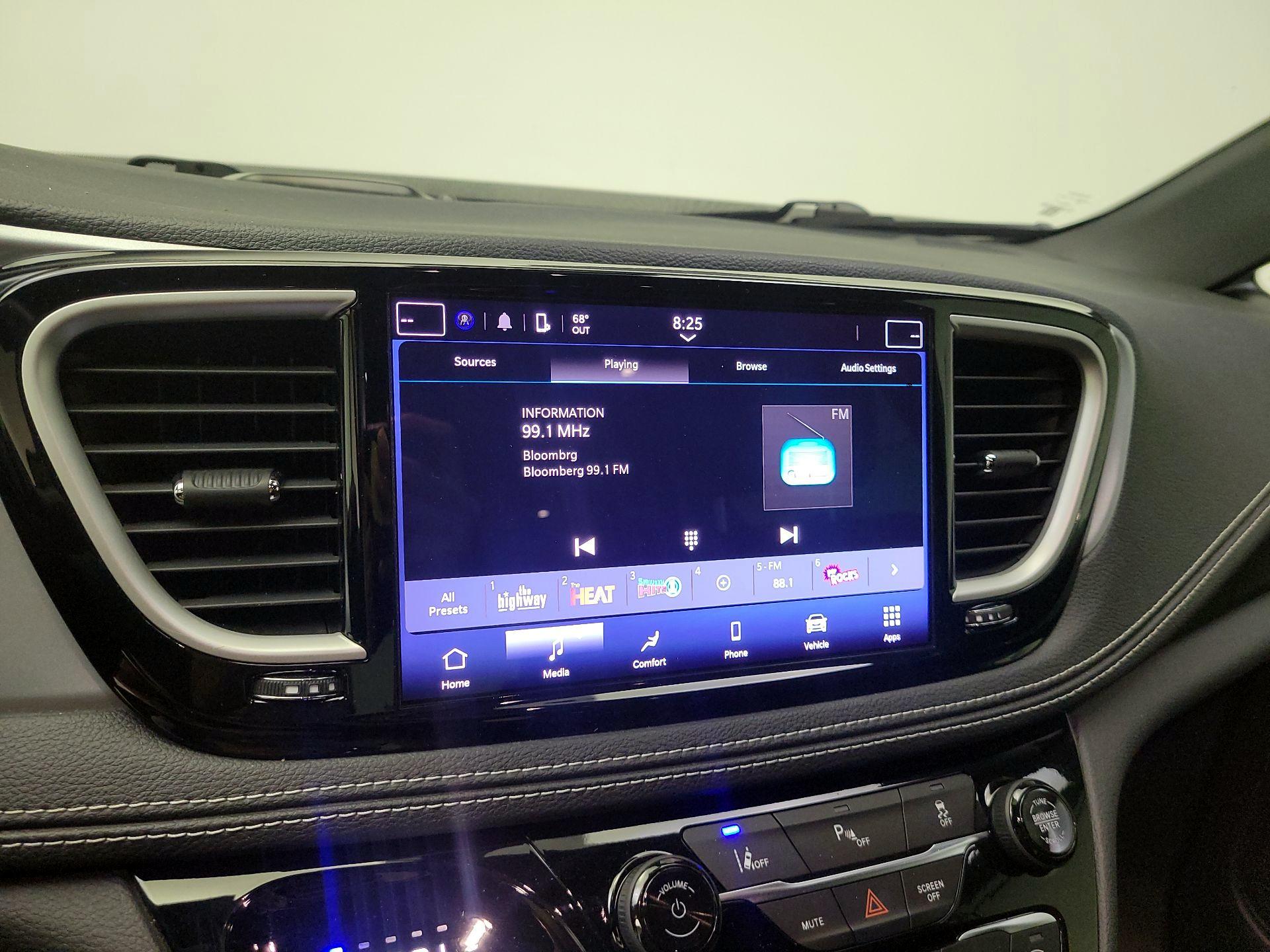 Thumbnail: 2021 Chrysler Pacifica - 15