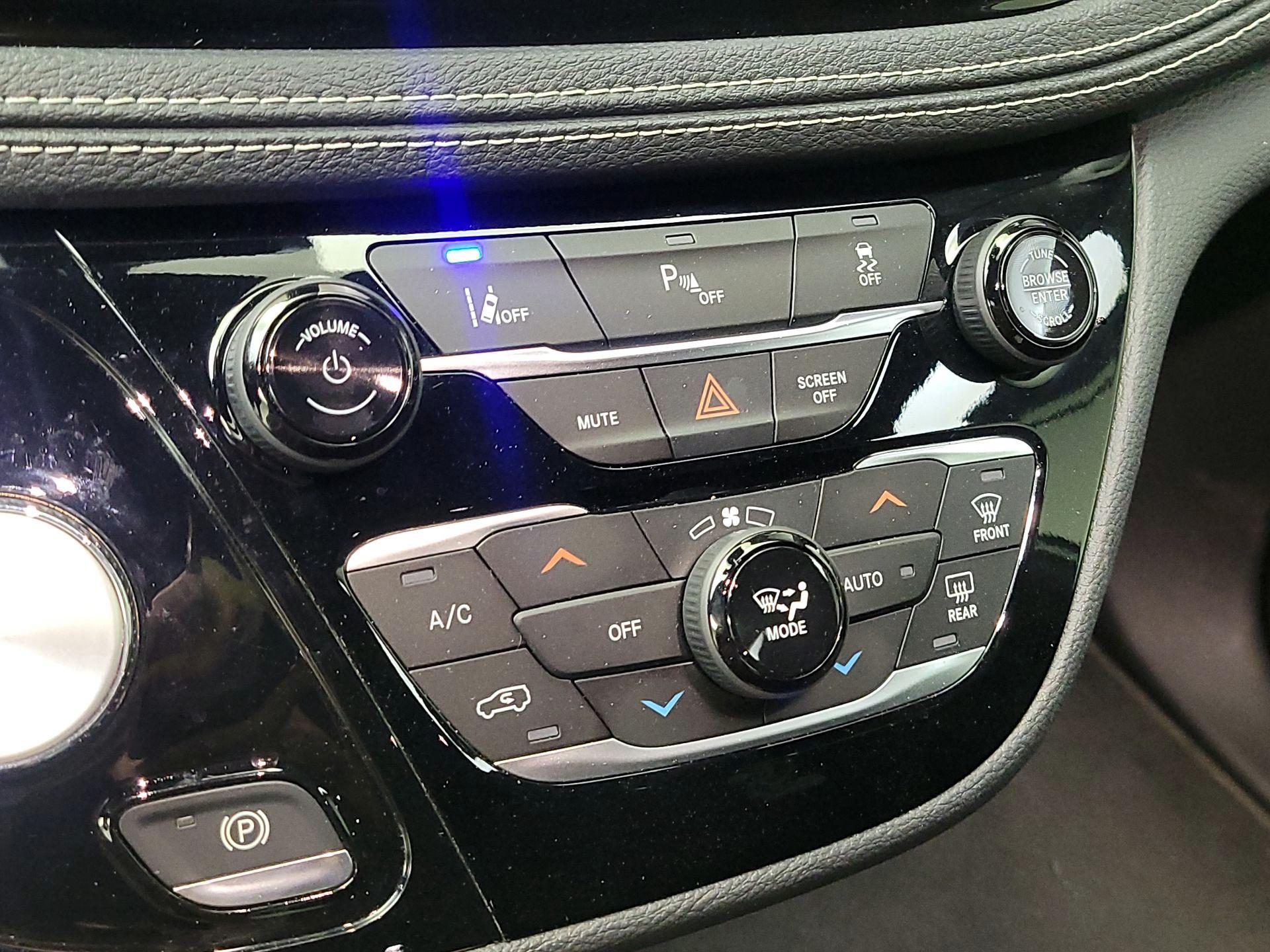Thumbnail: 2021 Chrysler Pacifica - 16