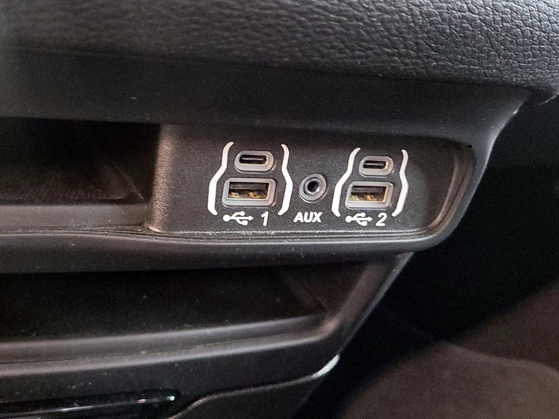Thumbnail: 2021 Chrysler Pacifica - 18