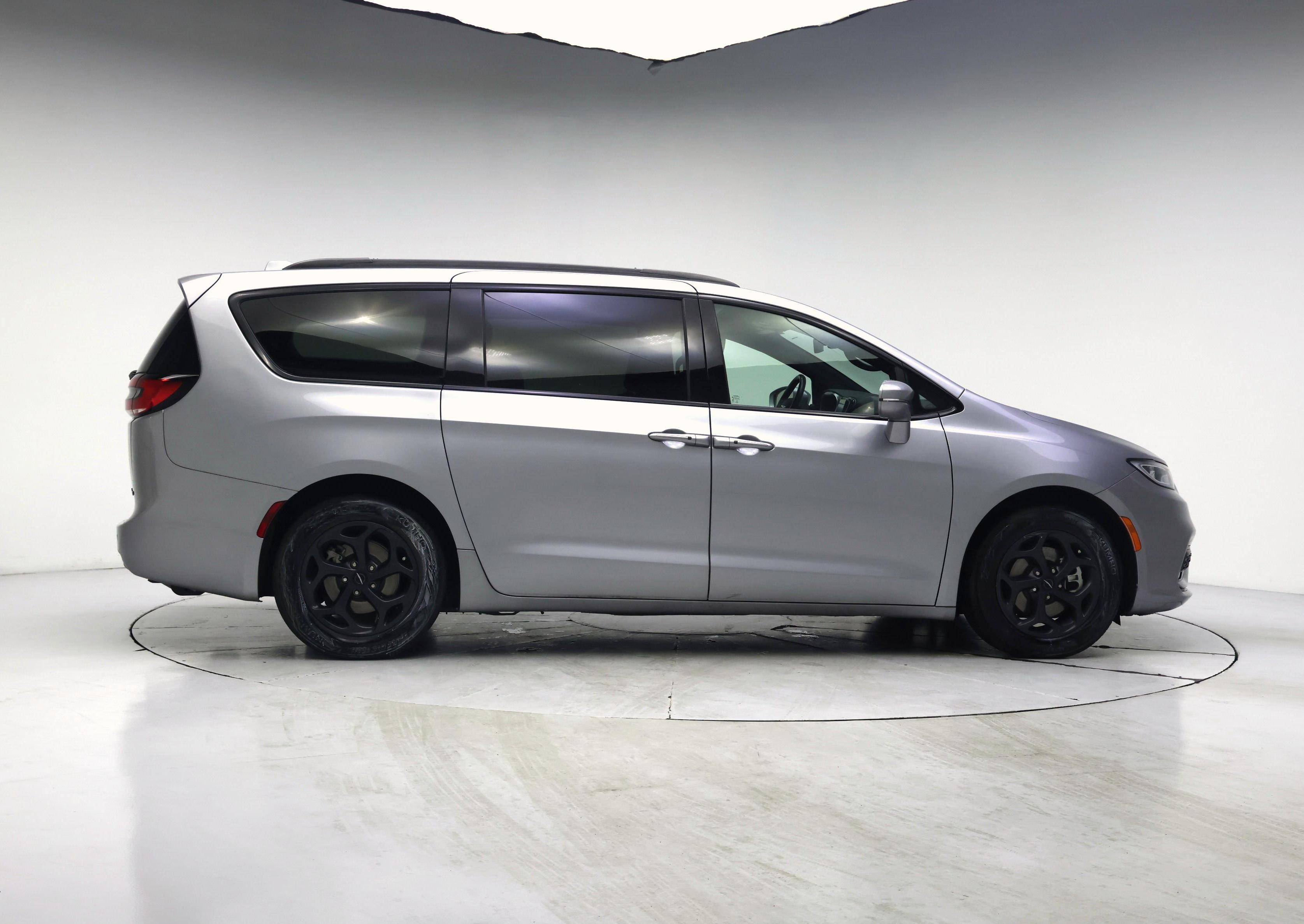 Thumbnail: 2021 Chrysler Pacifica - 7