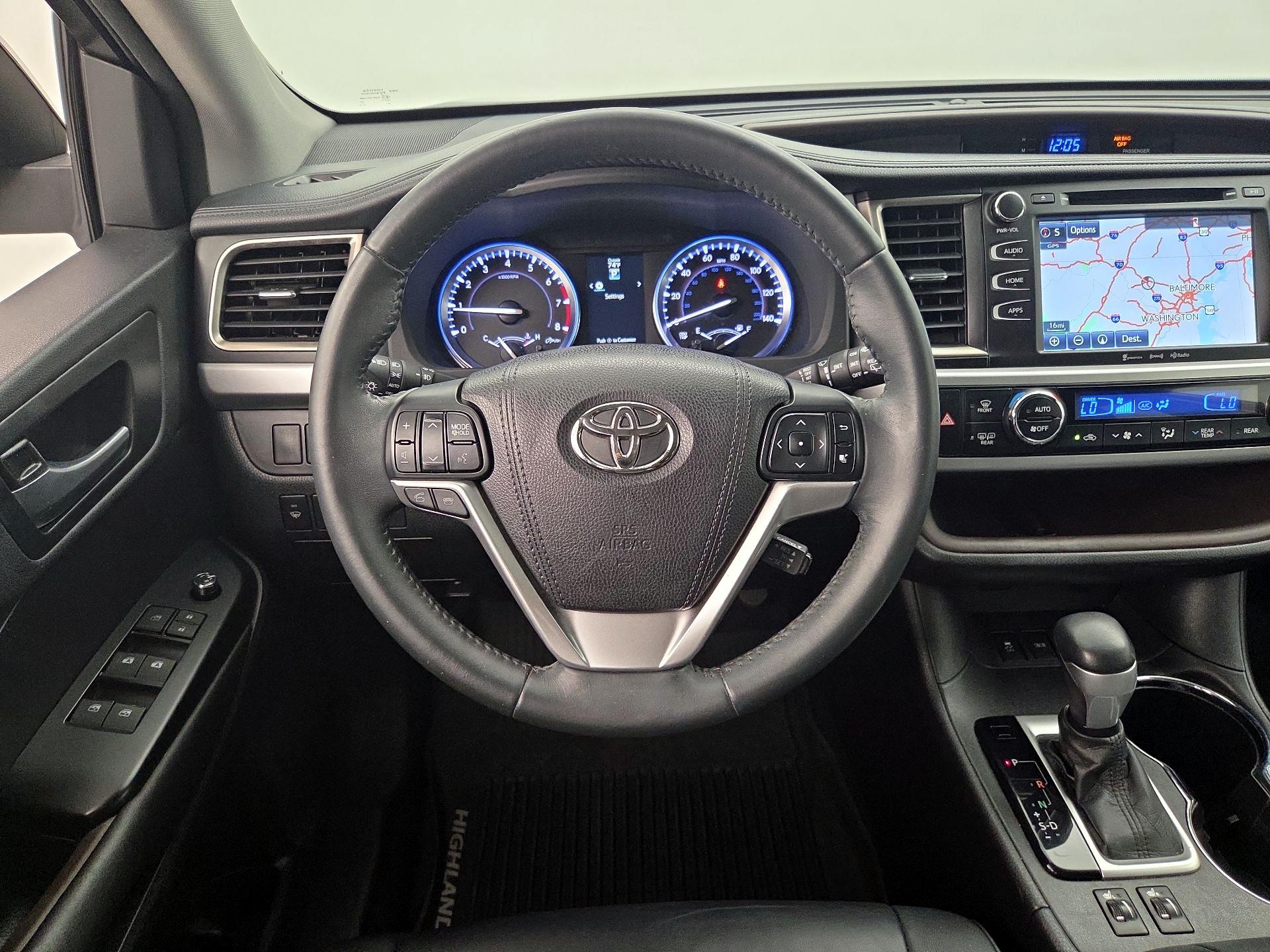 Thumbnail: 2016 Toyota Highlander - 10