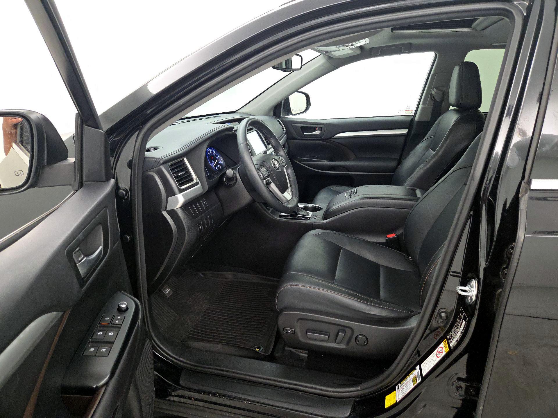 Thumbnail: 2016 Toyota Highlander - 11