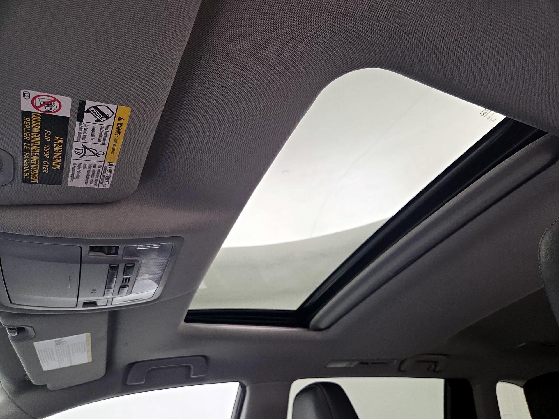 Thumbnail: 2016 Toyota Highlander - 20