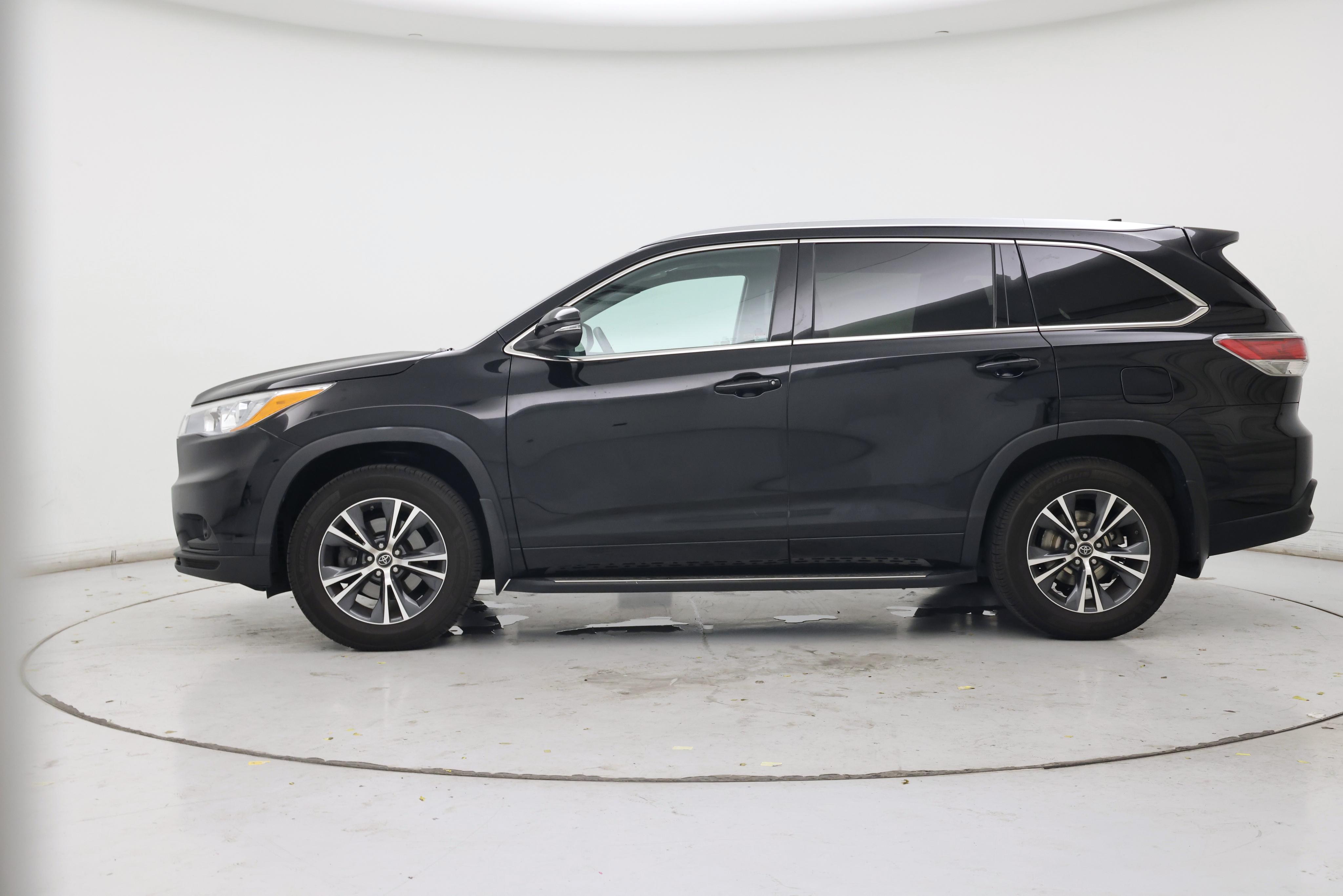 Thumbnail: 2016 Toyota Highlander - 3