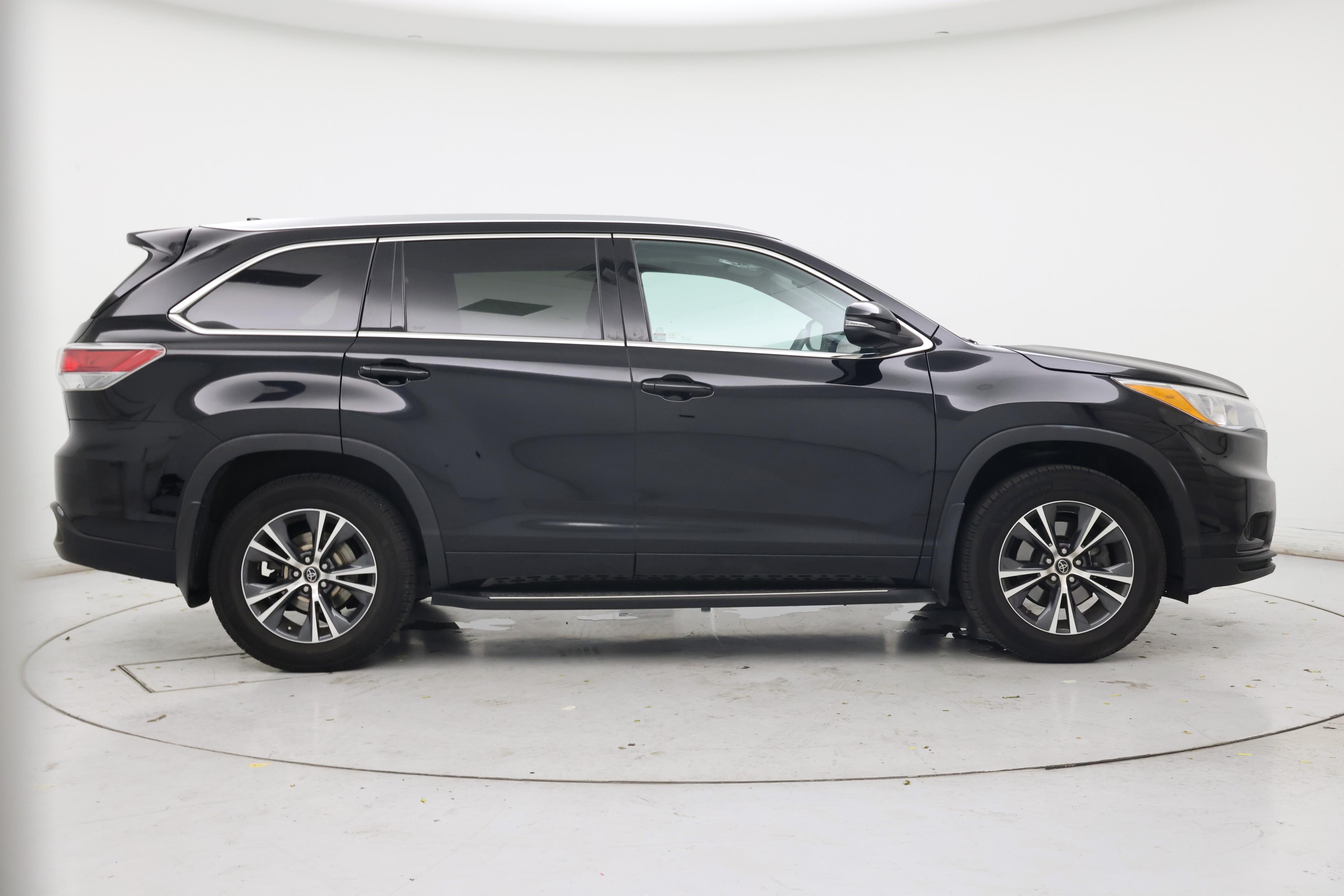 Thumbnail: 2016 Toyota Highlander - 7