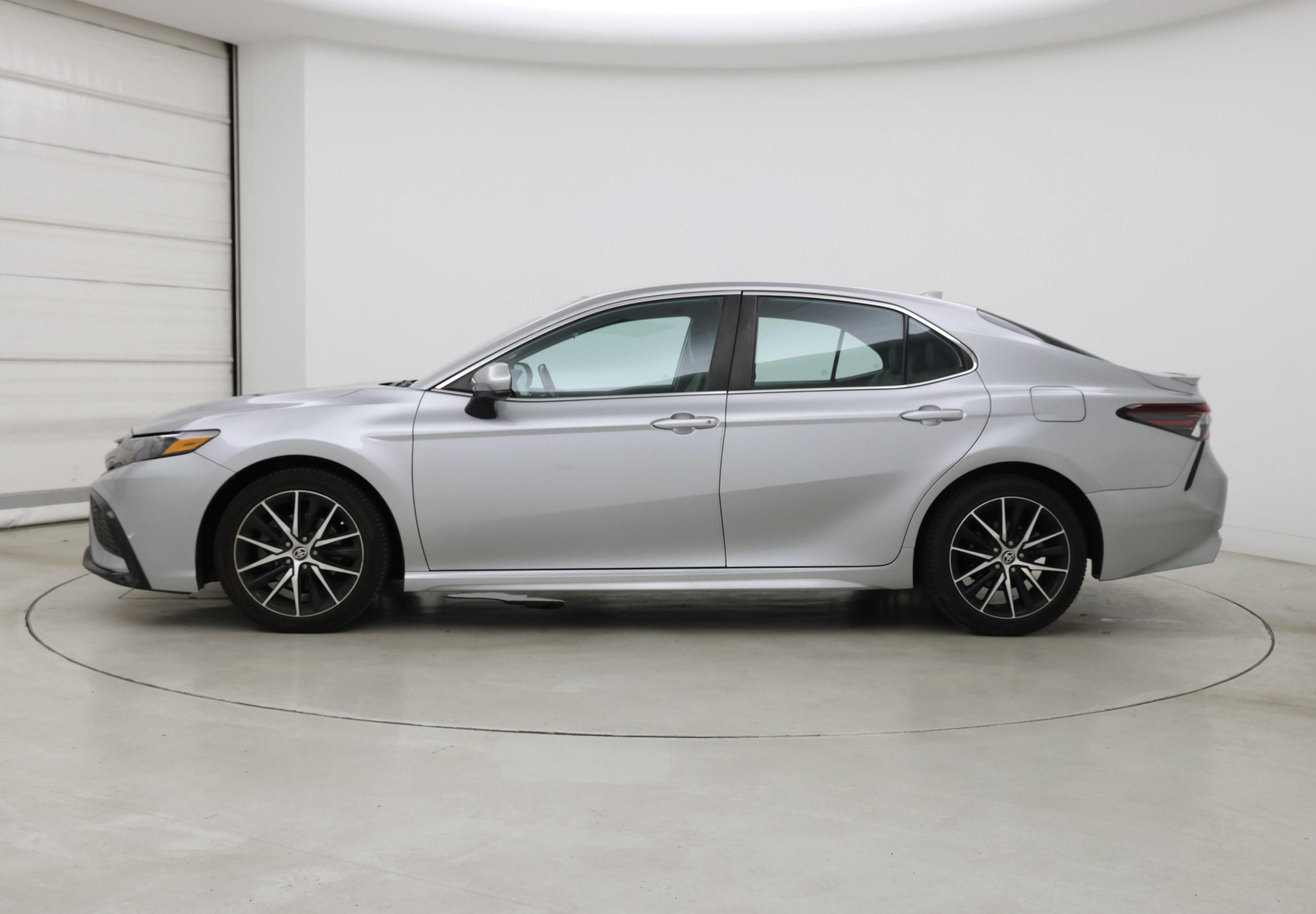 Thumbnail: 2021 Toyota Camry - 3