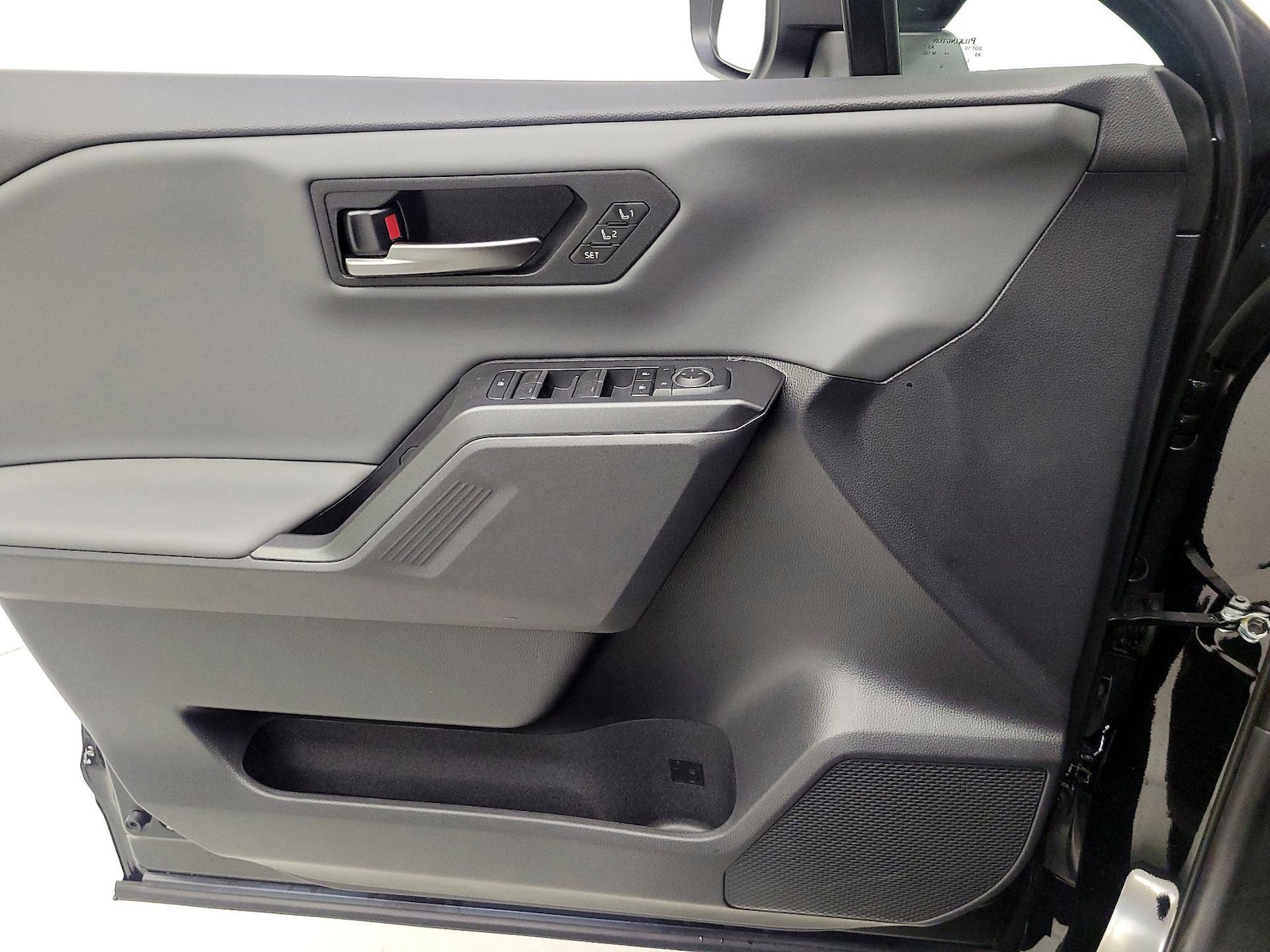 2026 Toyota RAV4 XSE - Photo 13