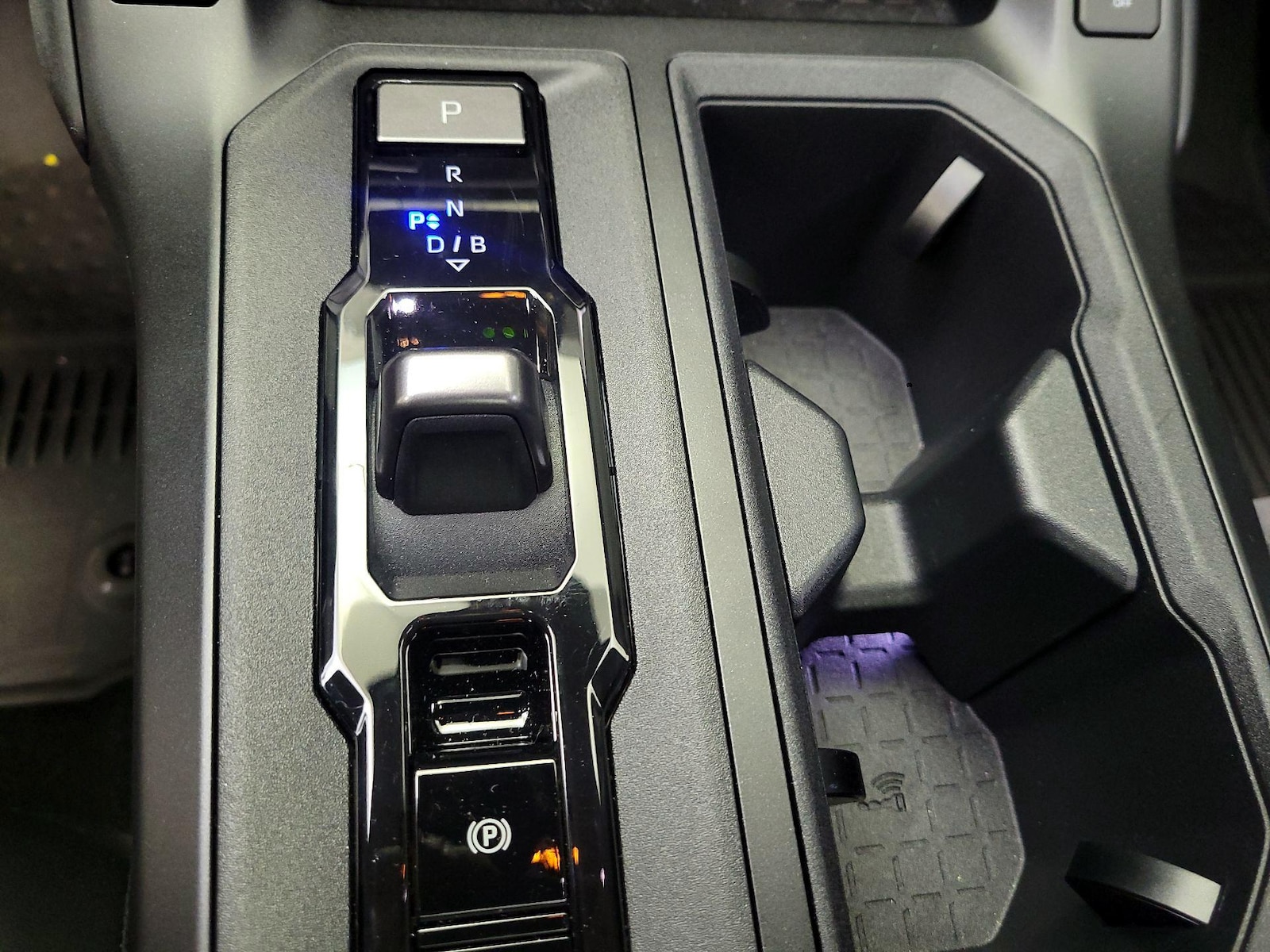 2026 Toyota RAV4 XSE - Photo 18