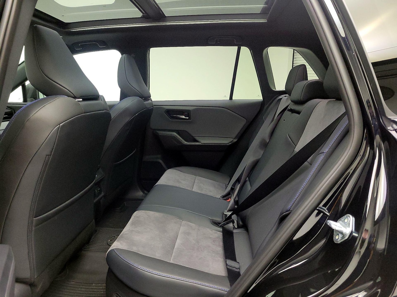 2026 Toyota RAV4 XSE - Photo 21