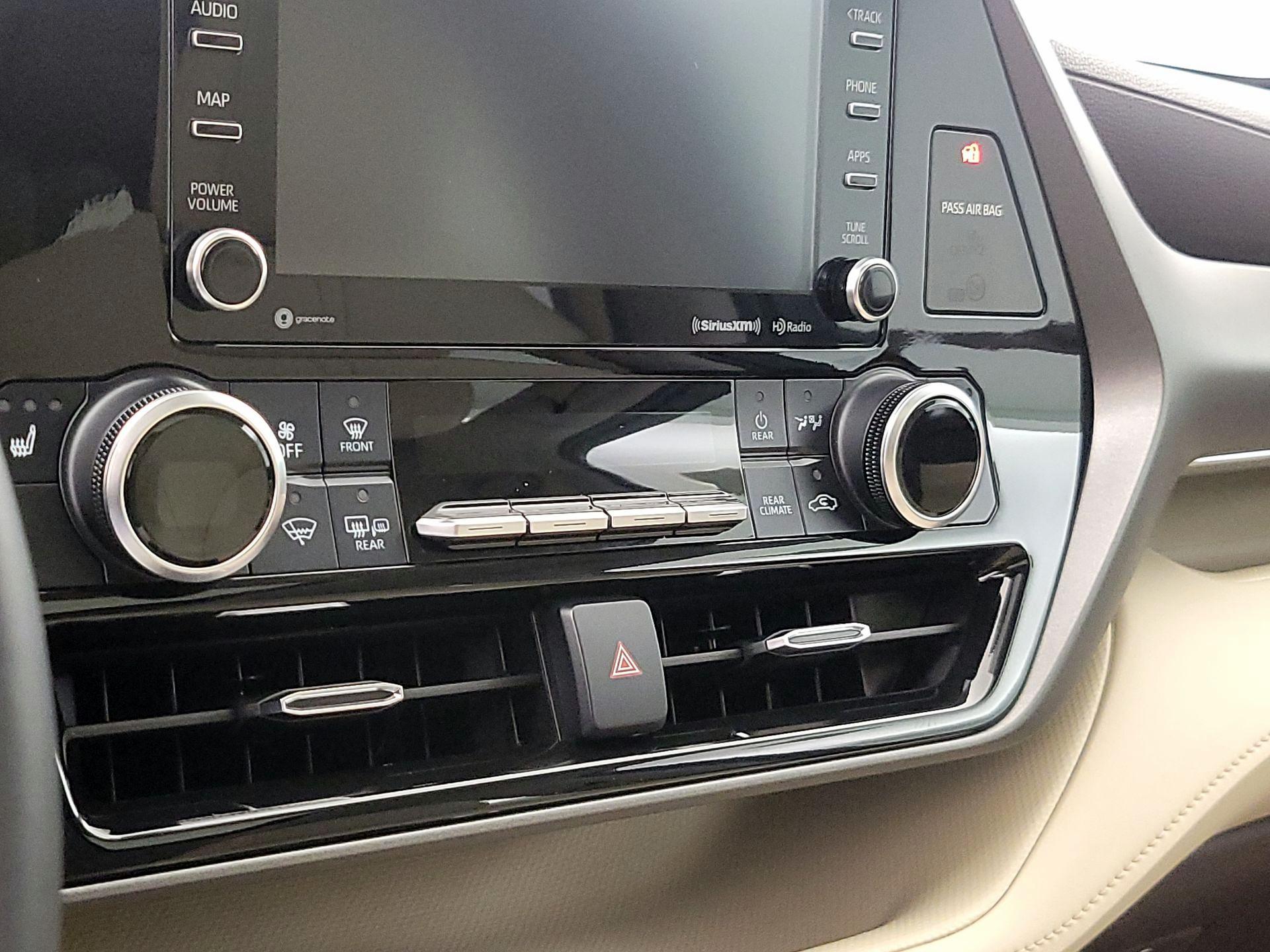 Thumbnail: 2021 Toyota Highlander - 16