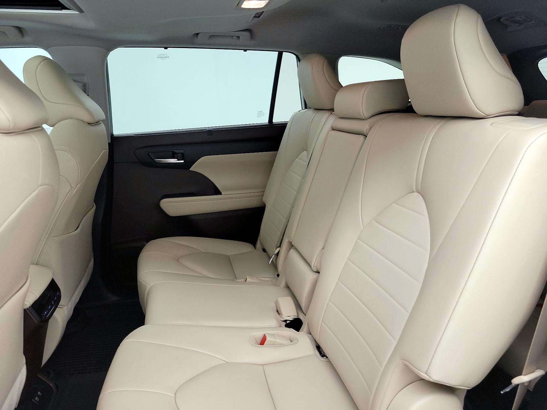 Thumbnail: 2021 Toyota Highlander - 20
