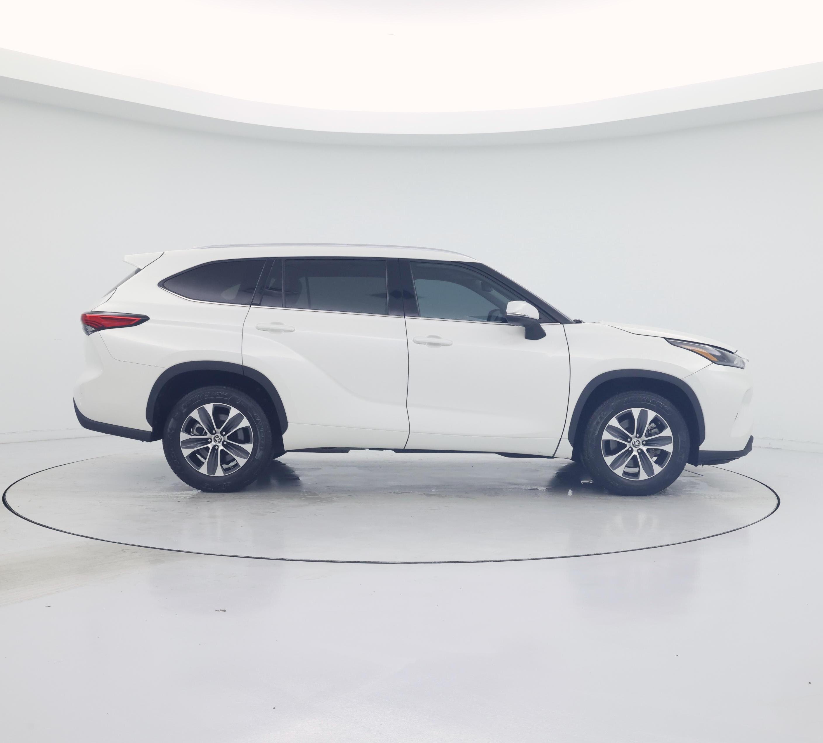 Thumbnail: 2021 Toyota Highlander - 7