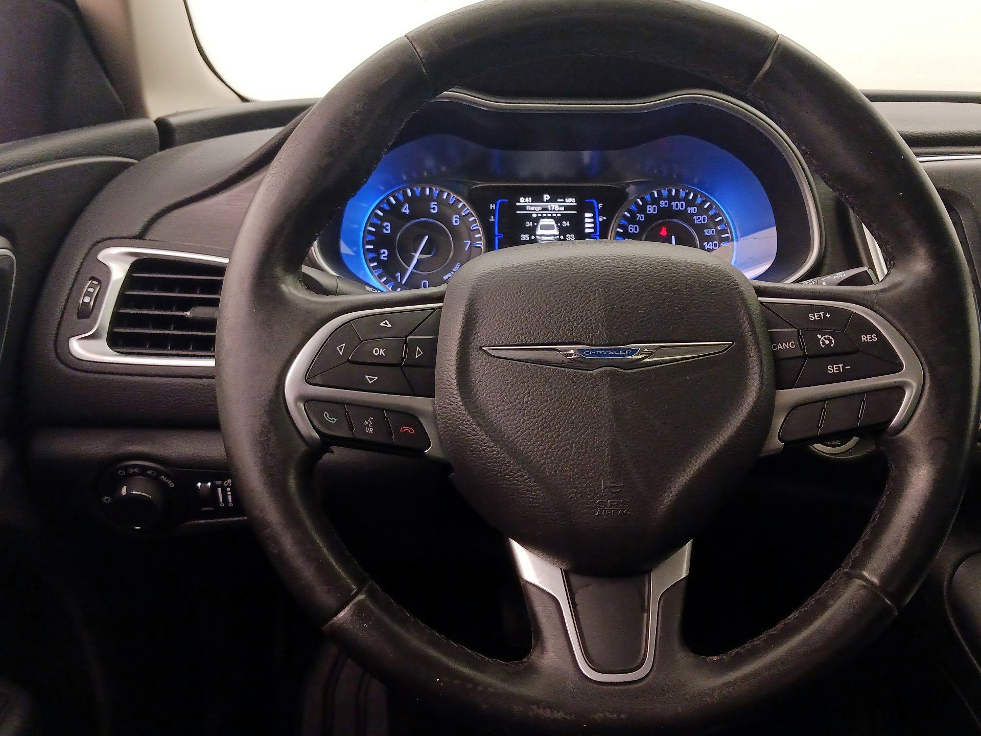 Thumbnail: 2016 Chrysler 200 - 10