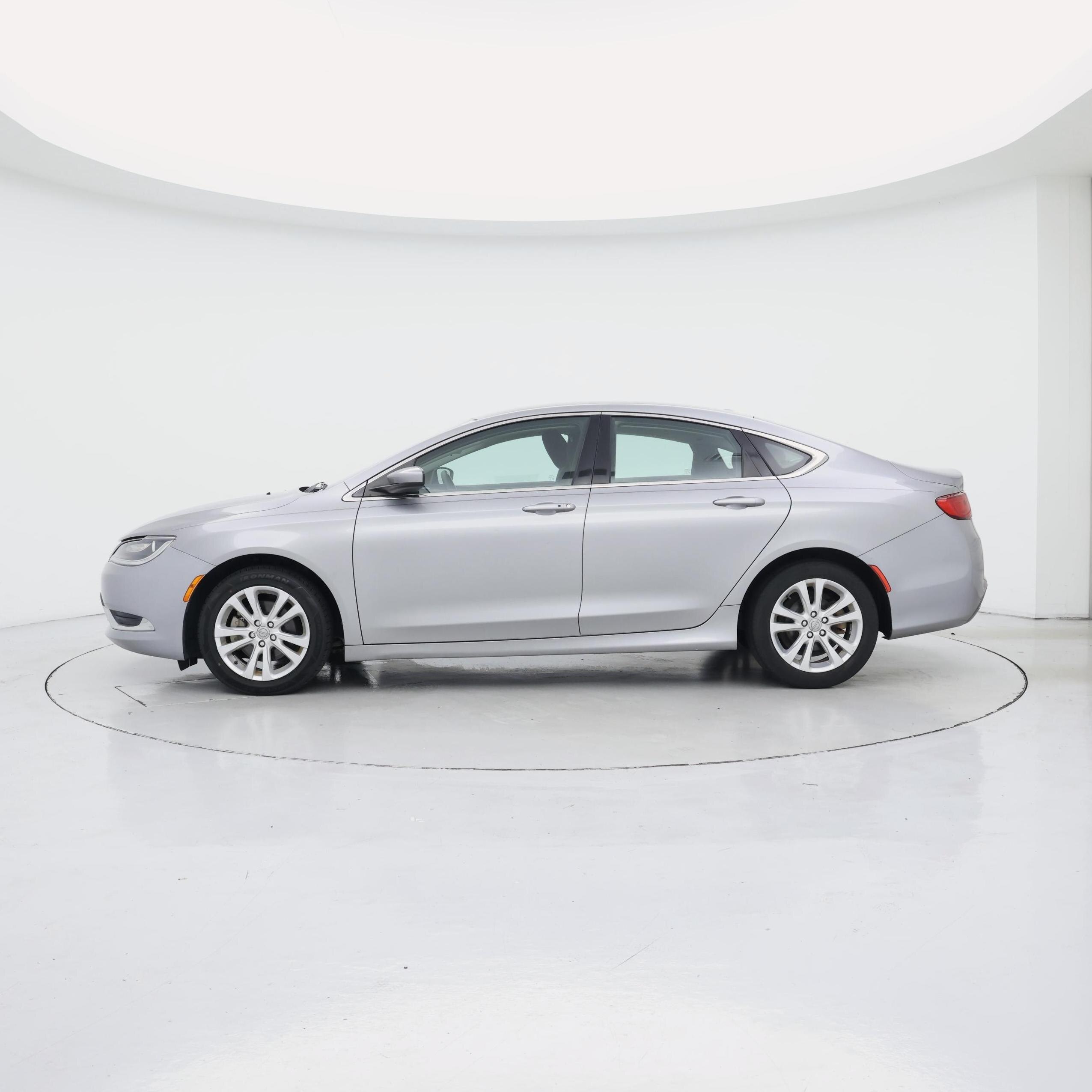 Thumbnail: 2016 Chrysler 200 - 3