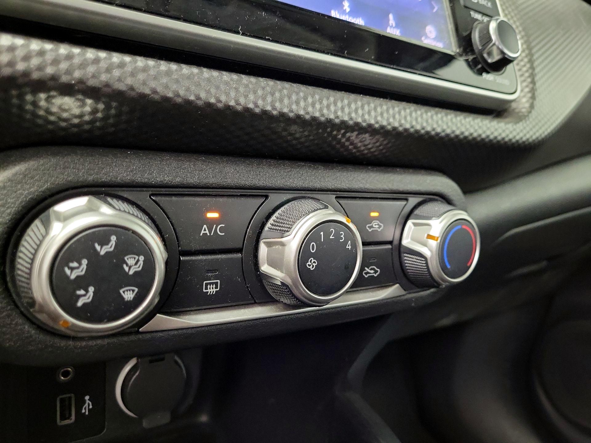 Thumbnail: 2020 Nissan Kicks - 16