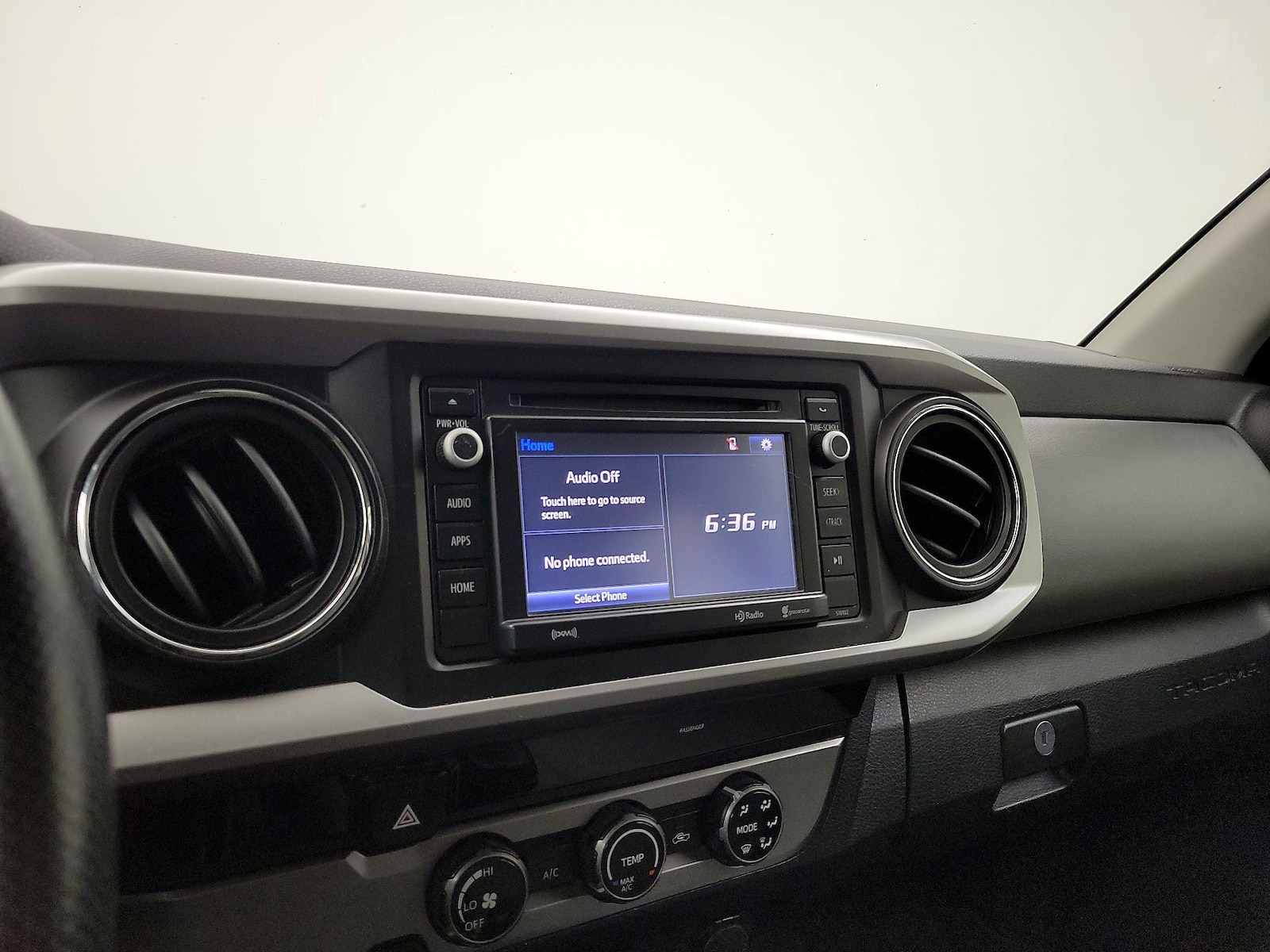 2016 Toyota Tacoma SR5 - Photo 16