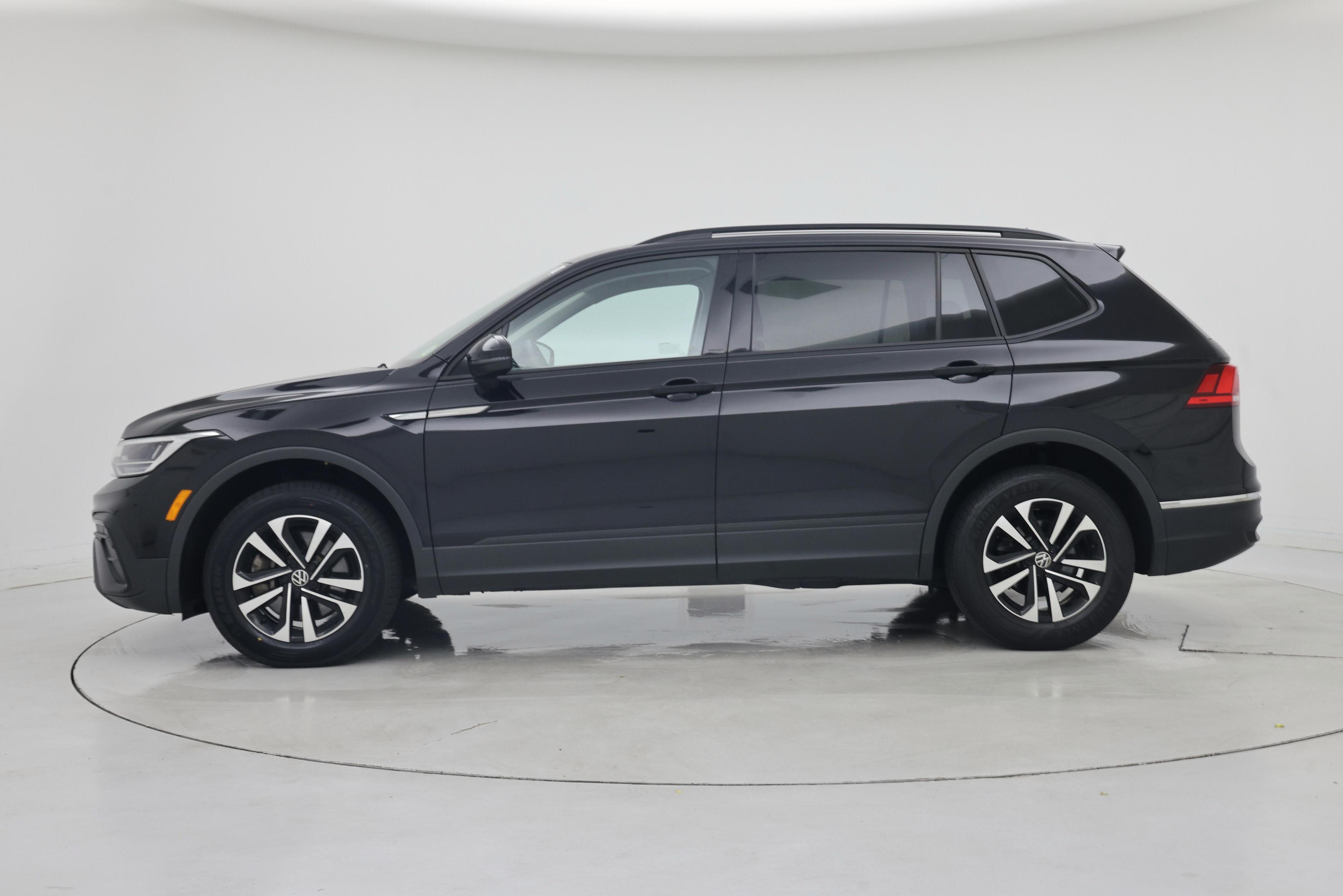 Thumbnail: 2023 Volkswagen Tiguan - 3