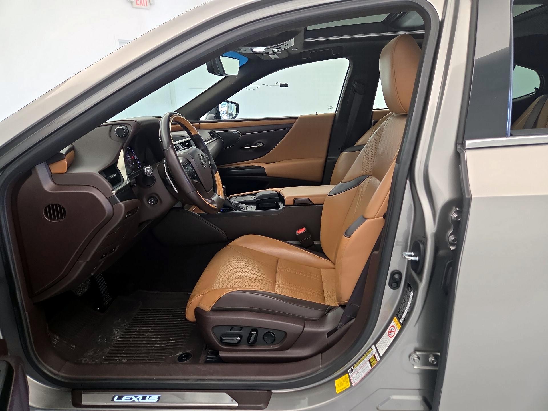 Thumbnail: 2019 Lexus ES - 11