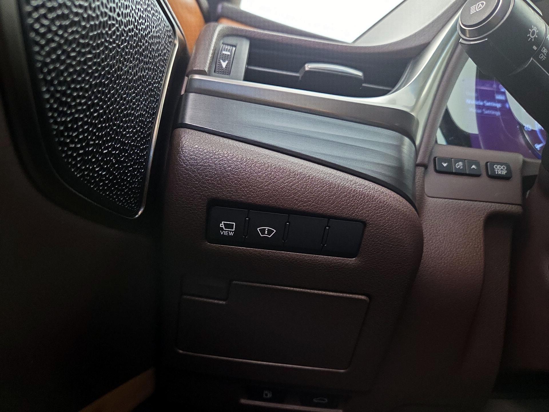 Thumbnail: 2019 Lexus ES - 13