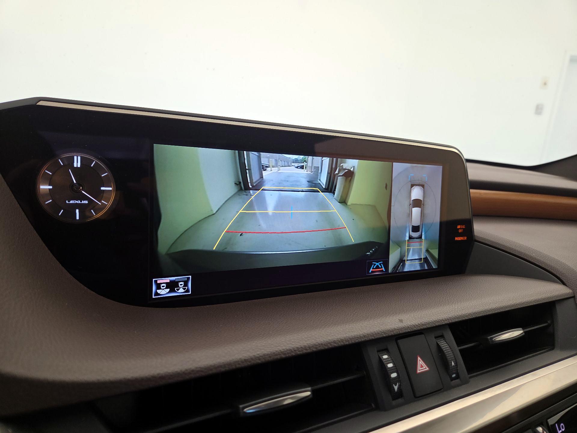 Thumbnail: 2019 Lexus ES - 15