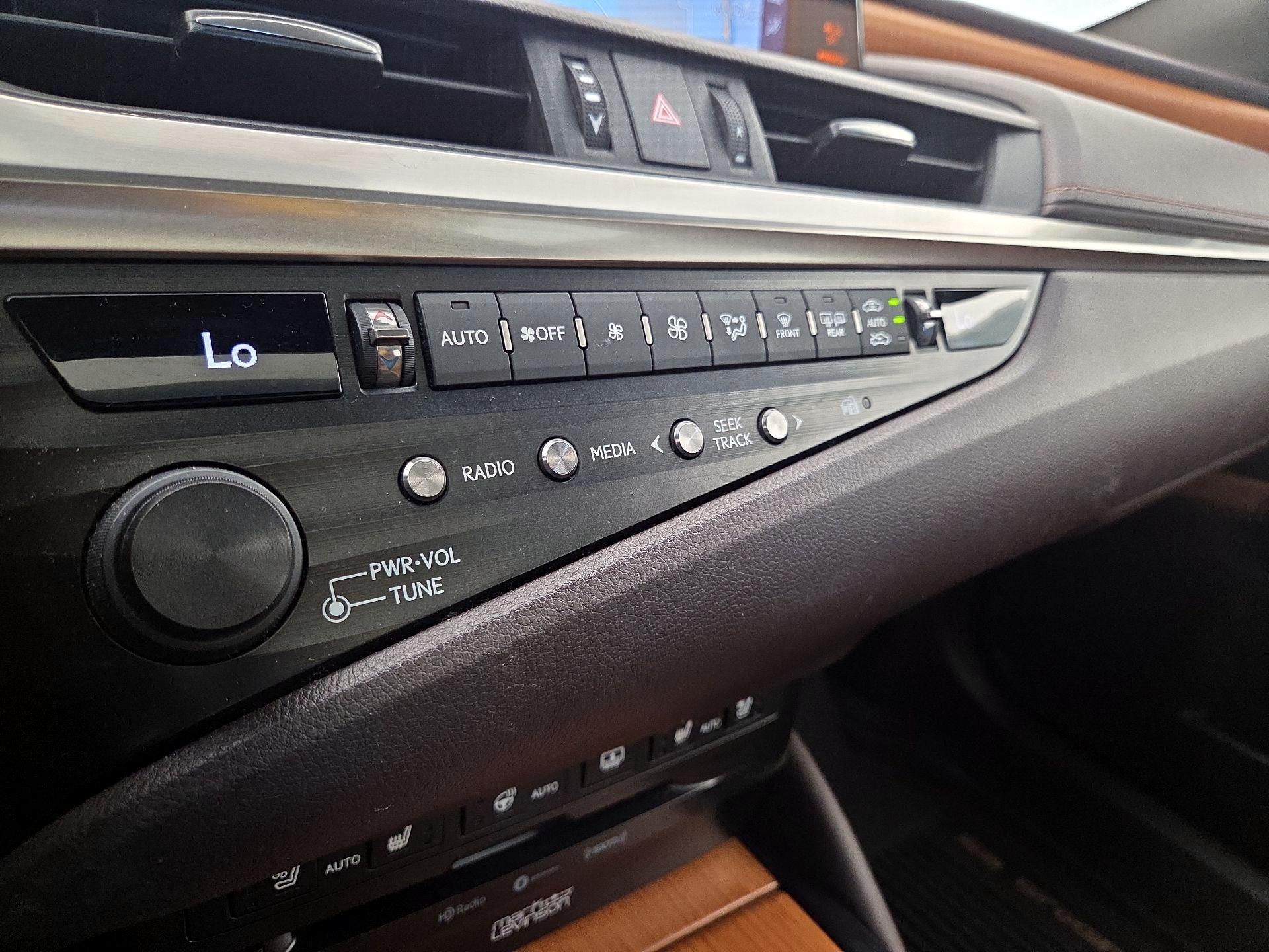 Thumbnail: 2019 Lexus ES - 17